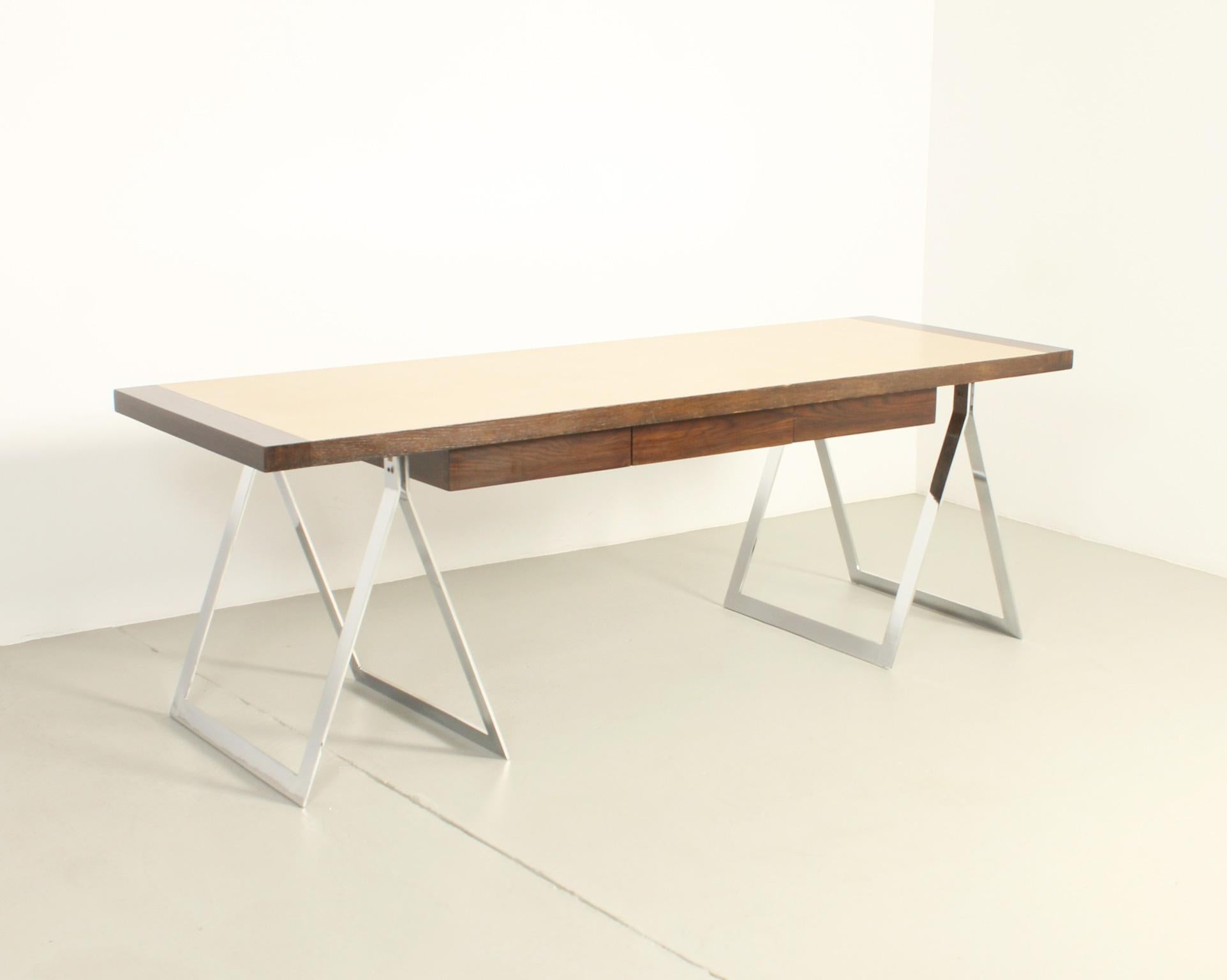 Cavalletto desk designed in 1970 by Japanese architect Kazuhide Takahama for MYC-Gavina. Rare model with three drawers in stained oak wood and champagne laminate, trestles bases in chrome platted steel. It's the Spanish edition from MYC, signed on