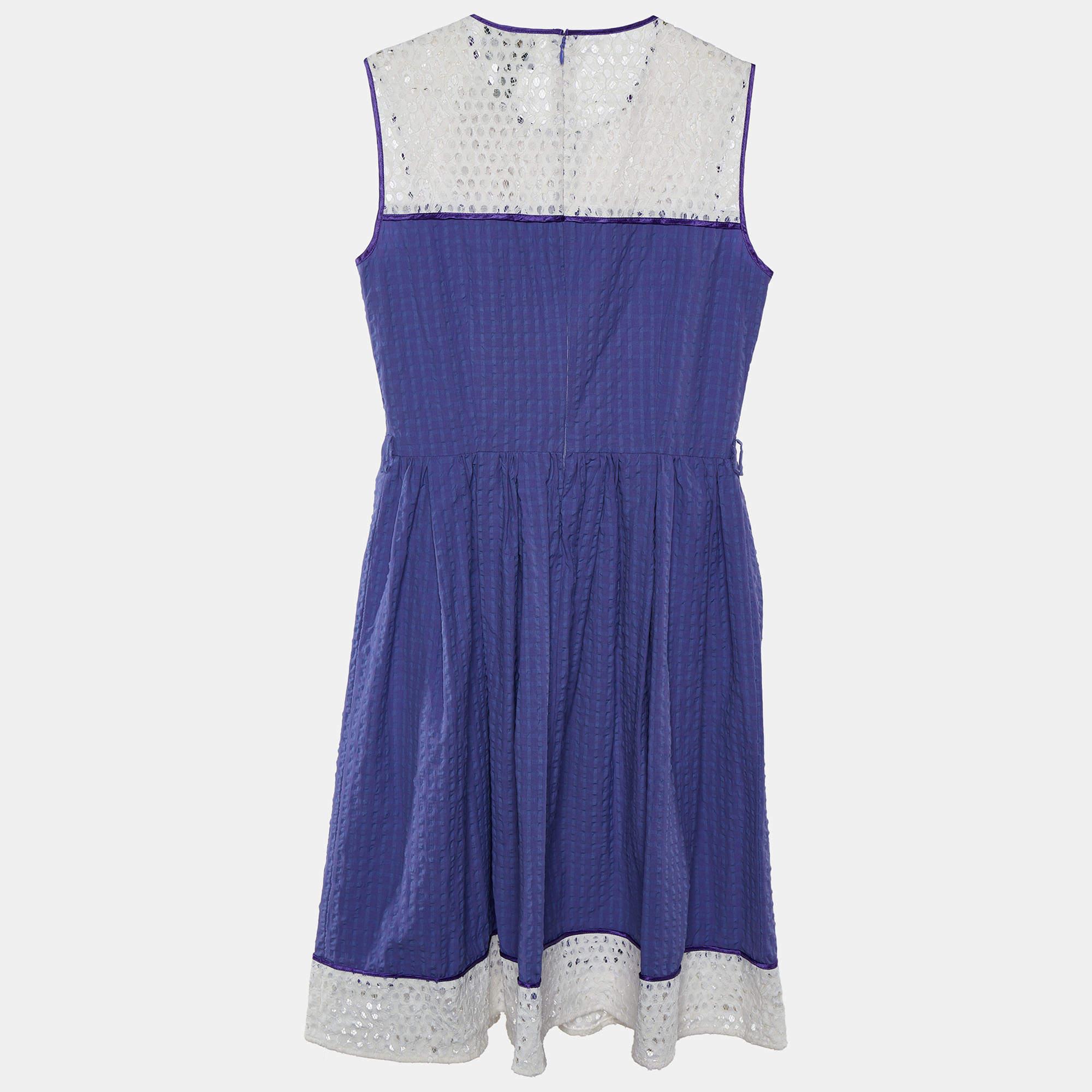 Make a luxe fashion statement by wearing this designer dress. It is tailored using fine fabric into a flattering silhouette.