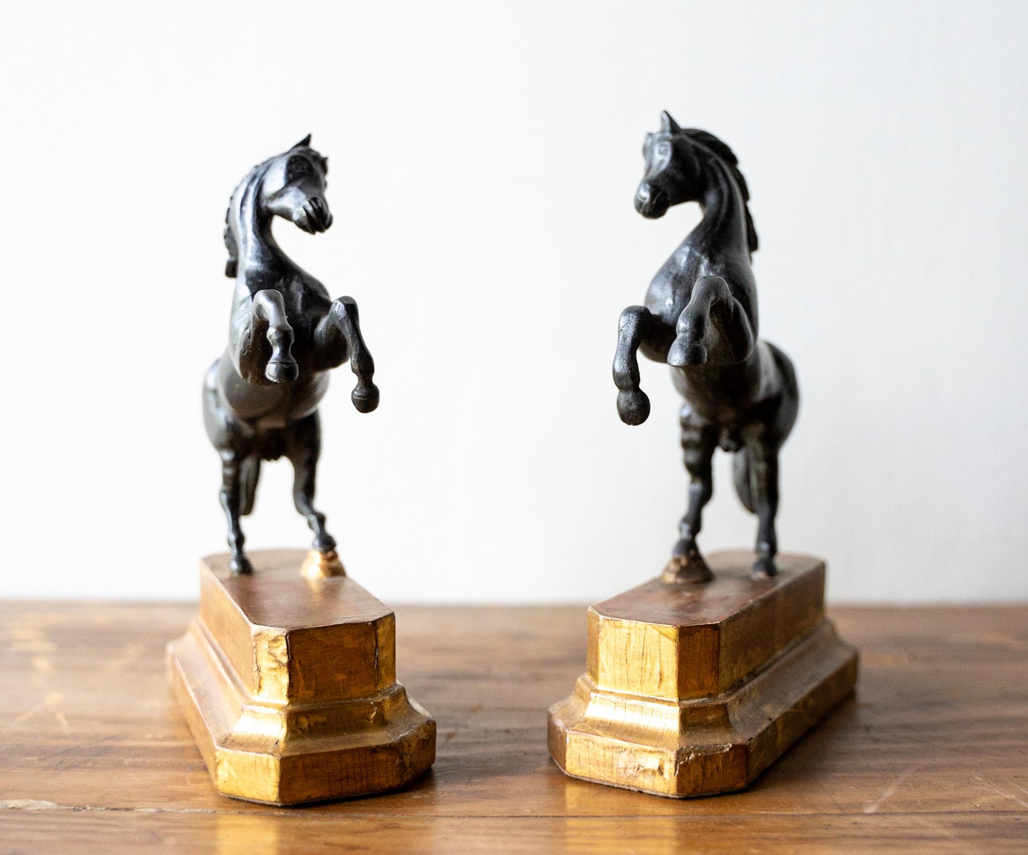 Milieu du XIXe siècle Serre-livres en bronze pour chevaux
