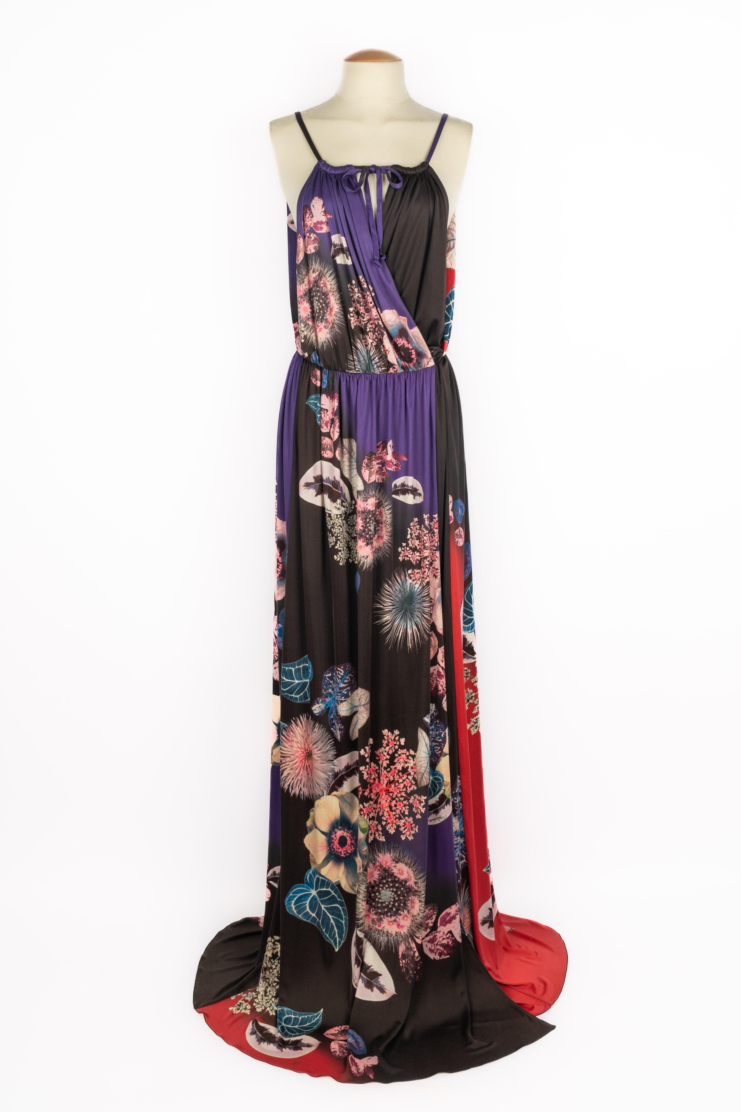 Cavalli - (Fabriqué en Italie) Robe en jersey imprimé à coupe enveloppante. Taille 42IT.

Condit :
Très bon état.

Dimensions :
Taille : 36 cm - Longueur : environ 175 cm

SKU:VR250