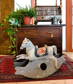 Cavallino a dondolo del 1800 in cartapesta e legno laccato