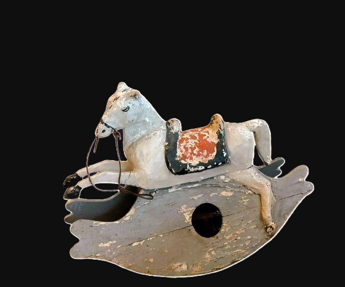 Cavallino a dondolo del 1800 in cartapesta e legno laccato État moyen - En vente à Cesena, FC