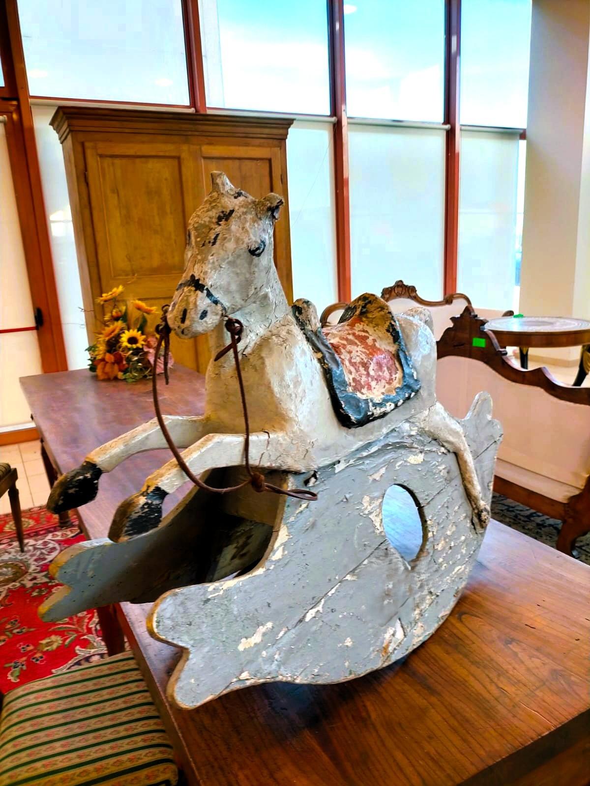 Fruitiers Cavallino a dondolo del 1800 in cartapesta e legno laccato en vente