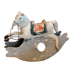 Antique Cavallino a dondolo del 1800 in cartapesta e legno laccato