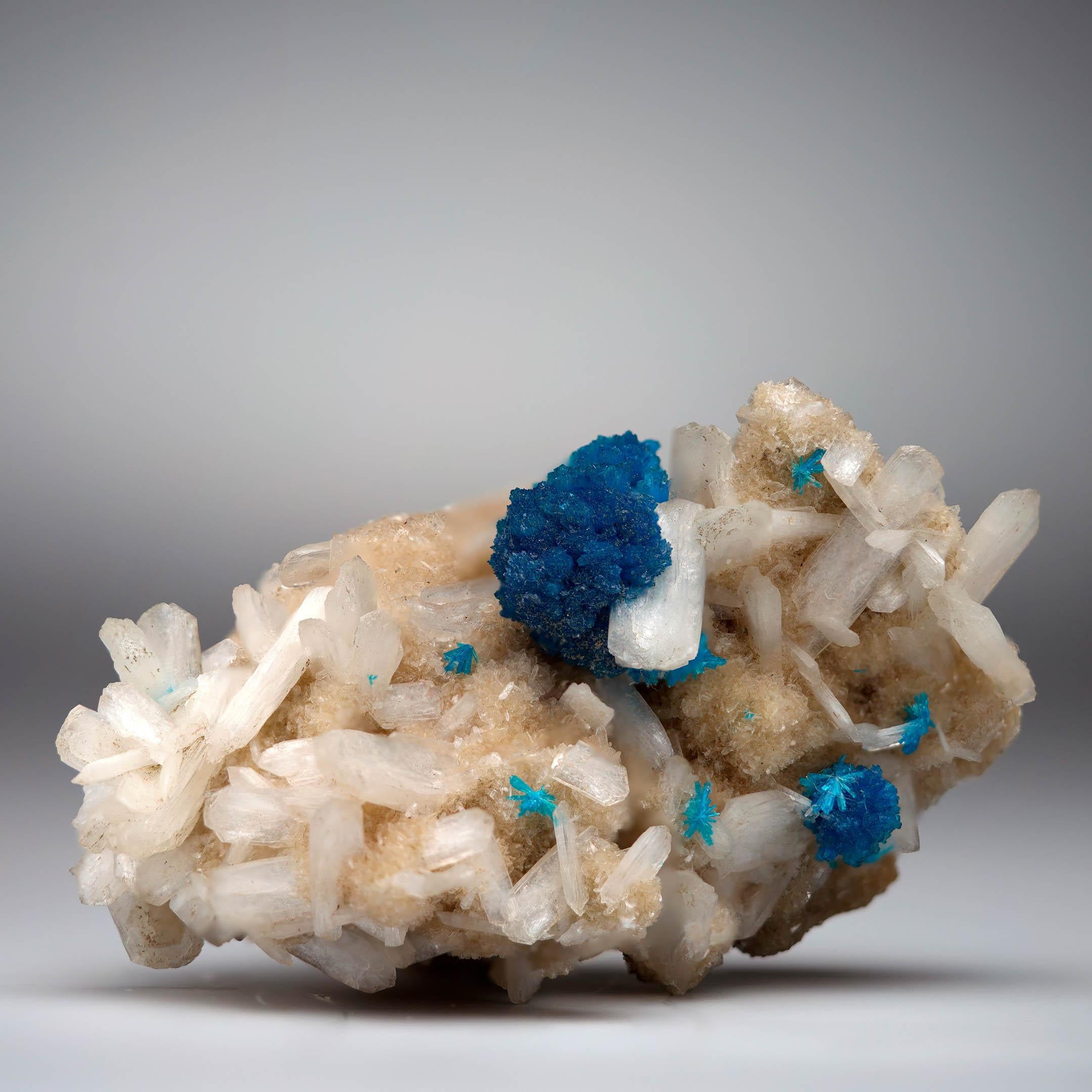 Cavansite e Stilbite su Matrix in vendita 1