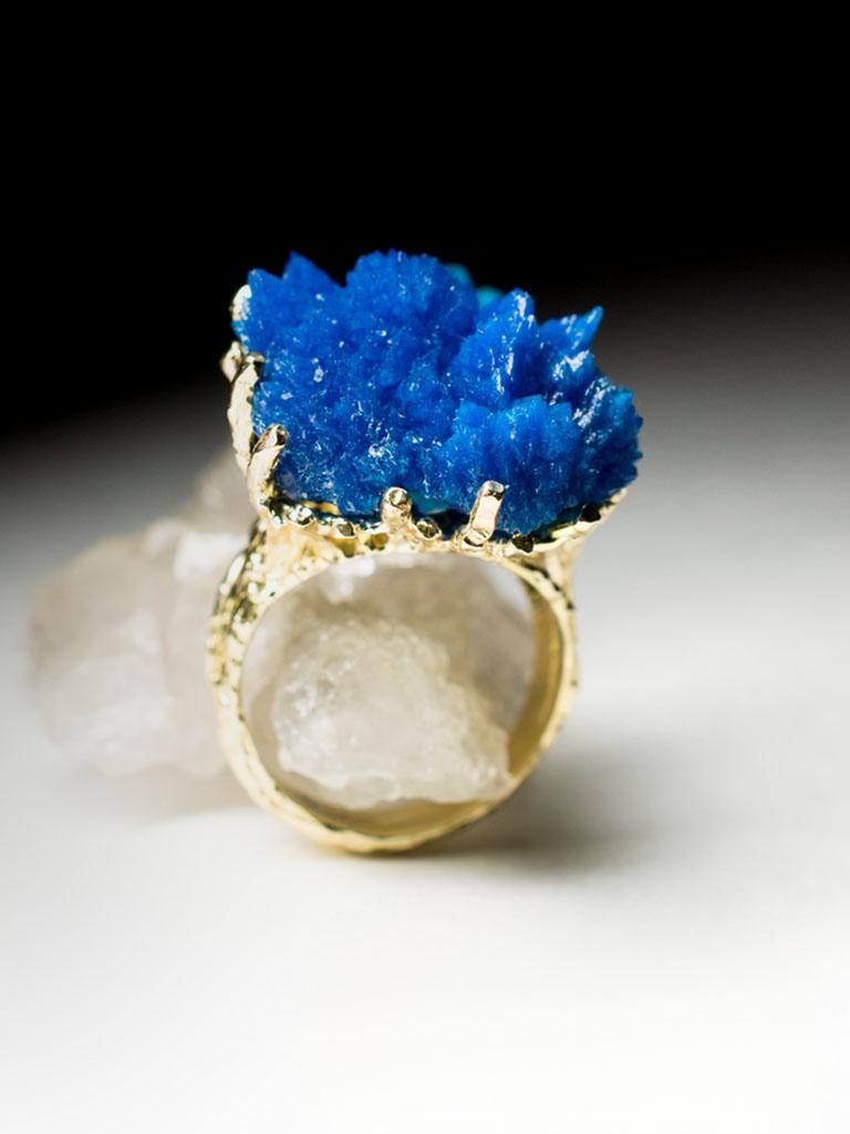 Cavansite Crystals Ring Yellow Gold Neon Blue Raw Natural Indian Gem Unisex For Sale 1