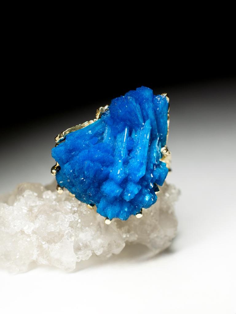 blue raw crystals
