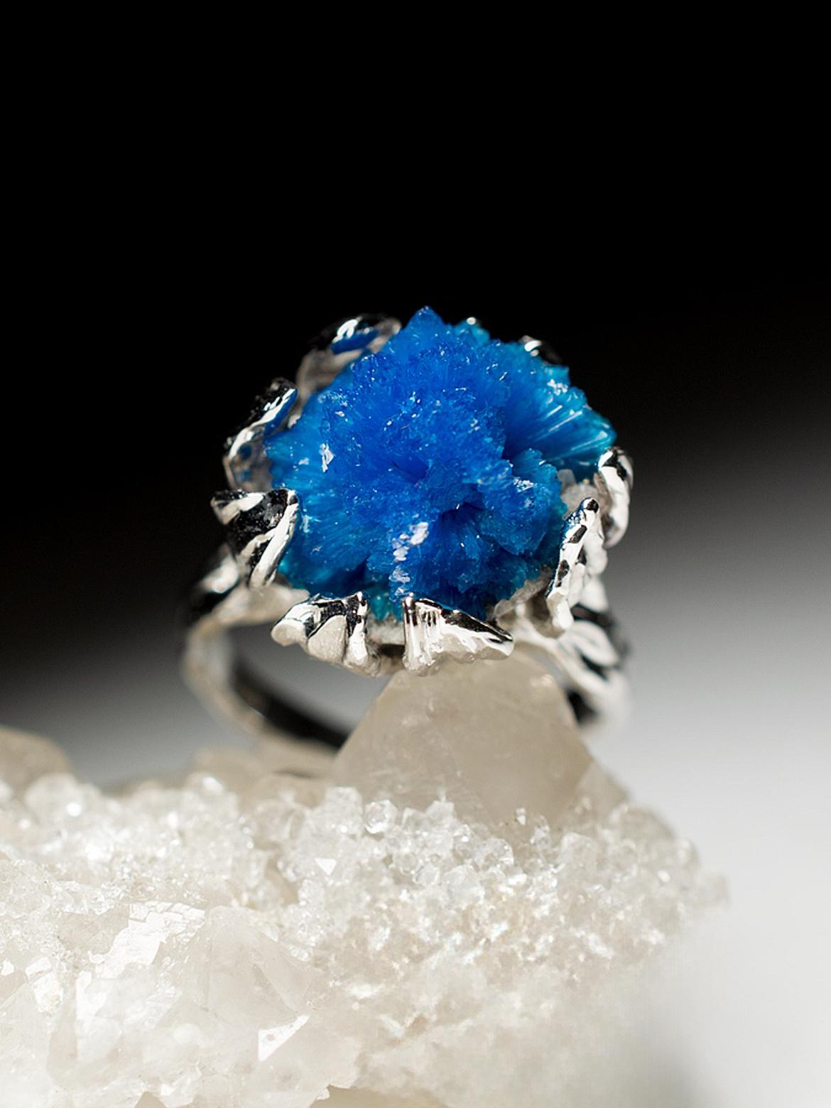 Cavansite Flower Gold Ring Art Nouveau Style Bright Blue Raw Uncut Rare Crystals For Sale 2