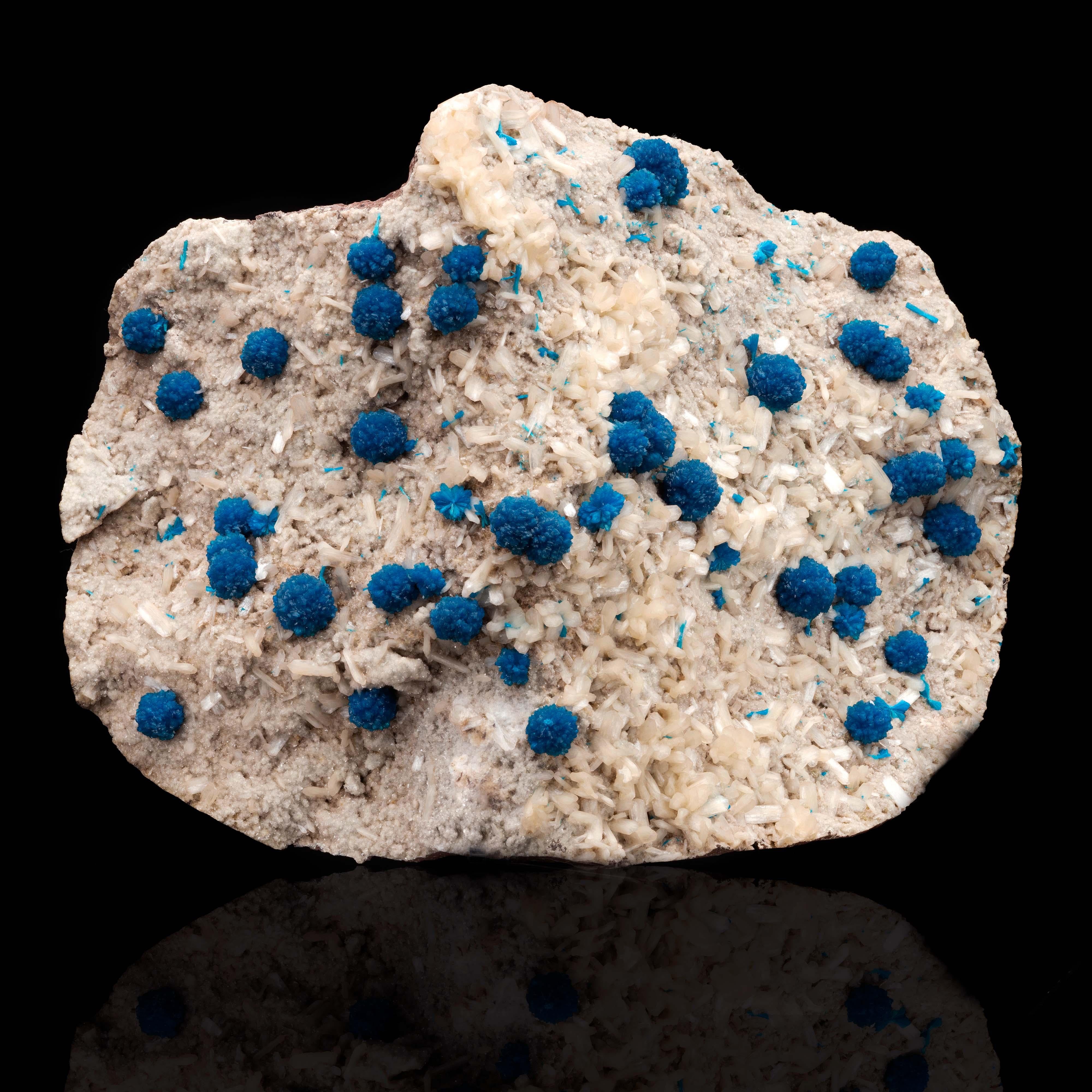 Cavansite on Stilbite from India In New Condition For Sale In New York, NY
