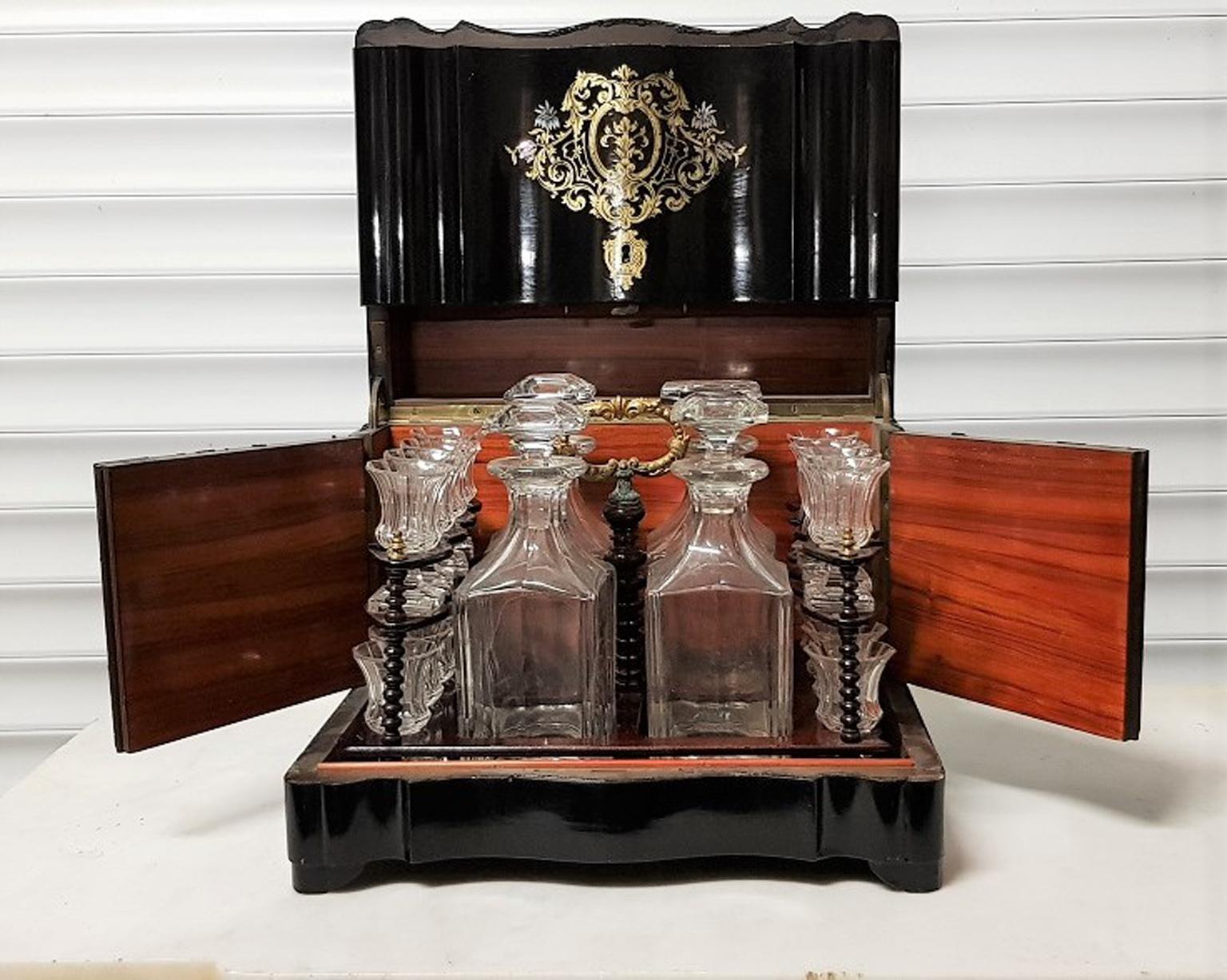 Cave à Liqueur in Boulle Marquetry and  Baccarat Crystal, Napoleon III, France In Good Condition In Paris, FR