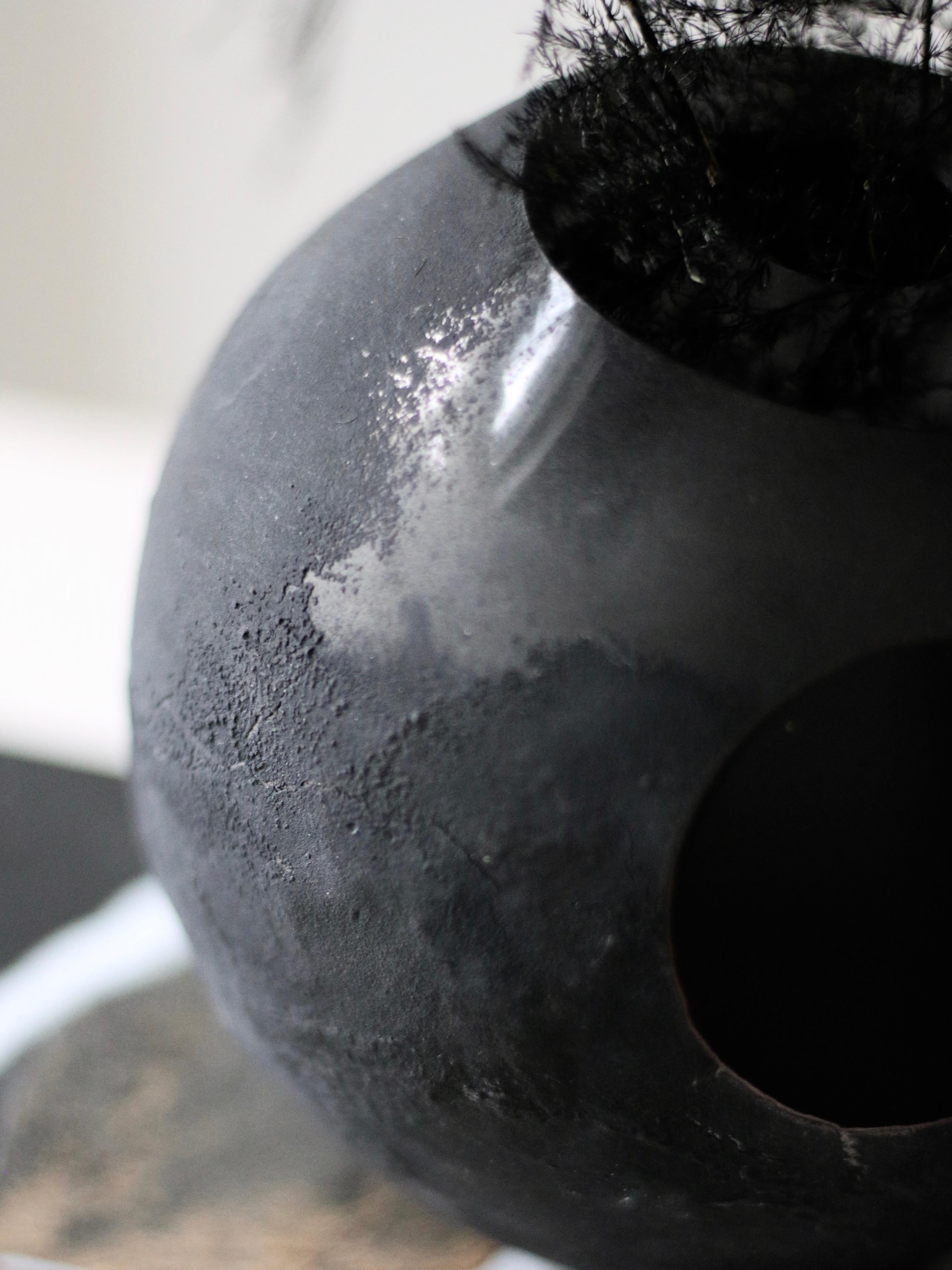 'Cave In Time' Round Glass Vase in Black Glass and Marble 4