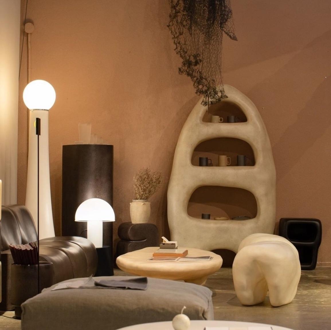 XXI secolo e contemporaneo Cave Insired Form, credenza organica in fibra di vetro nera con due aperture di kar in vendita