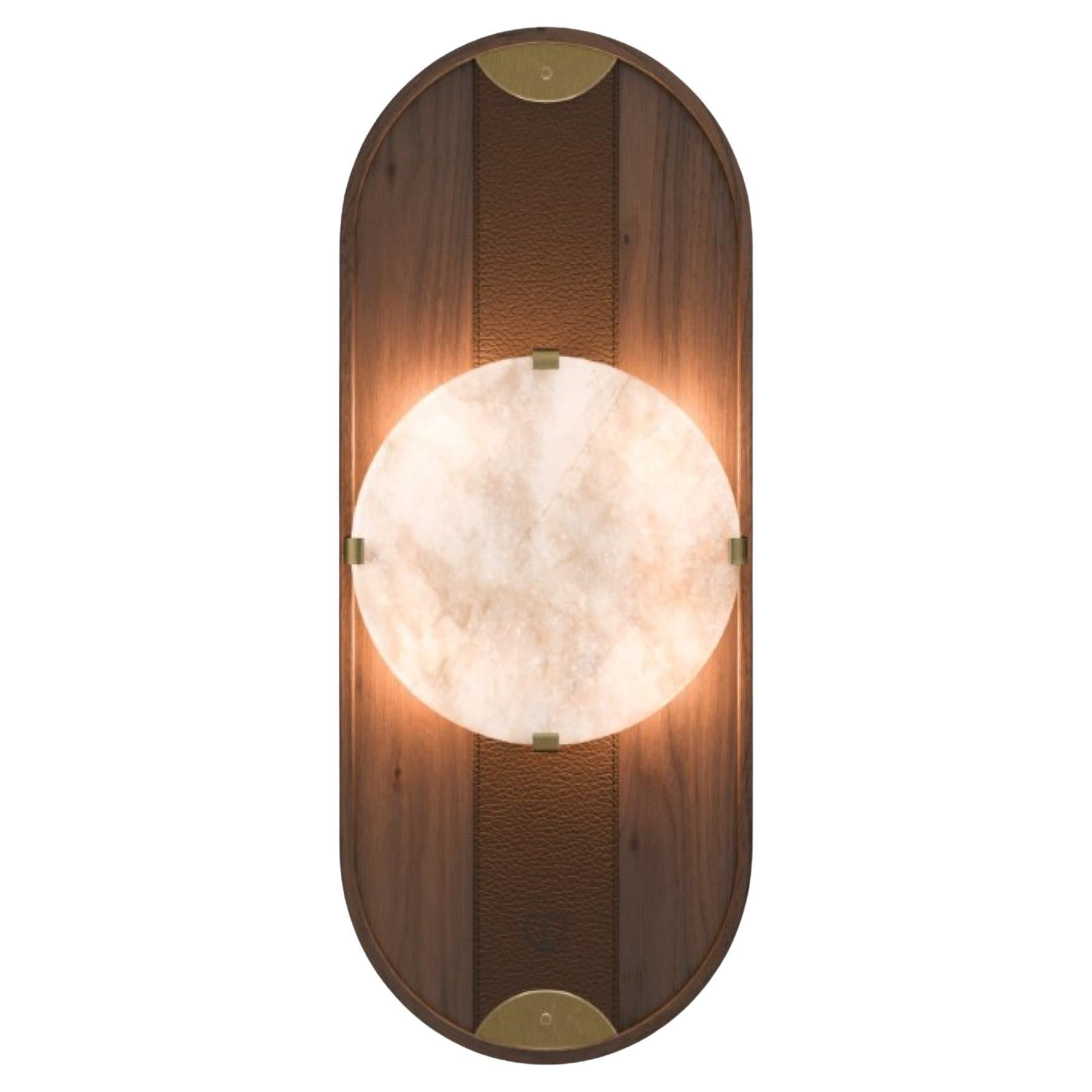 Lampada da parete Cavendish in alabastro e legno, realizzata in Portogallo da Wood Tailors Club