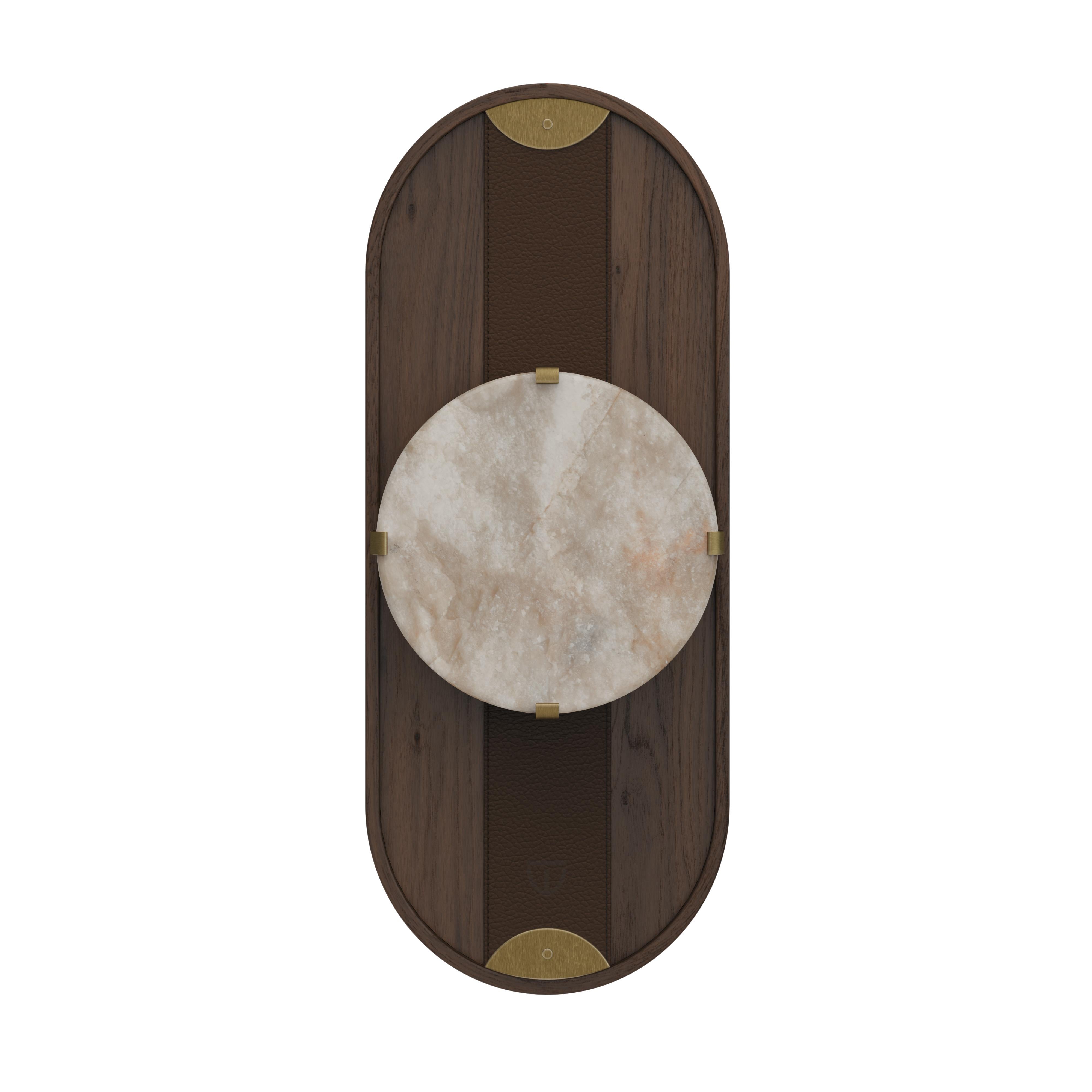 Gentiluomo di tranquilla raffinatezza, Andrew Cavendish abitava il Brooks's Club, incarnando il sottile portamento e il gusto colto dell'aristocrazia britannica.

Facendo eco alla sobria eleganza di questo vero gentiluomo, i designer di Wood Tailors