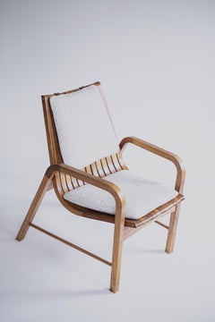 Poltrona contemporanea in legno 'Caverna' dello Studio brasiliano Knót Artesanal