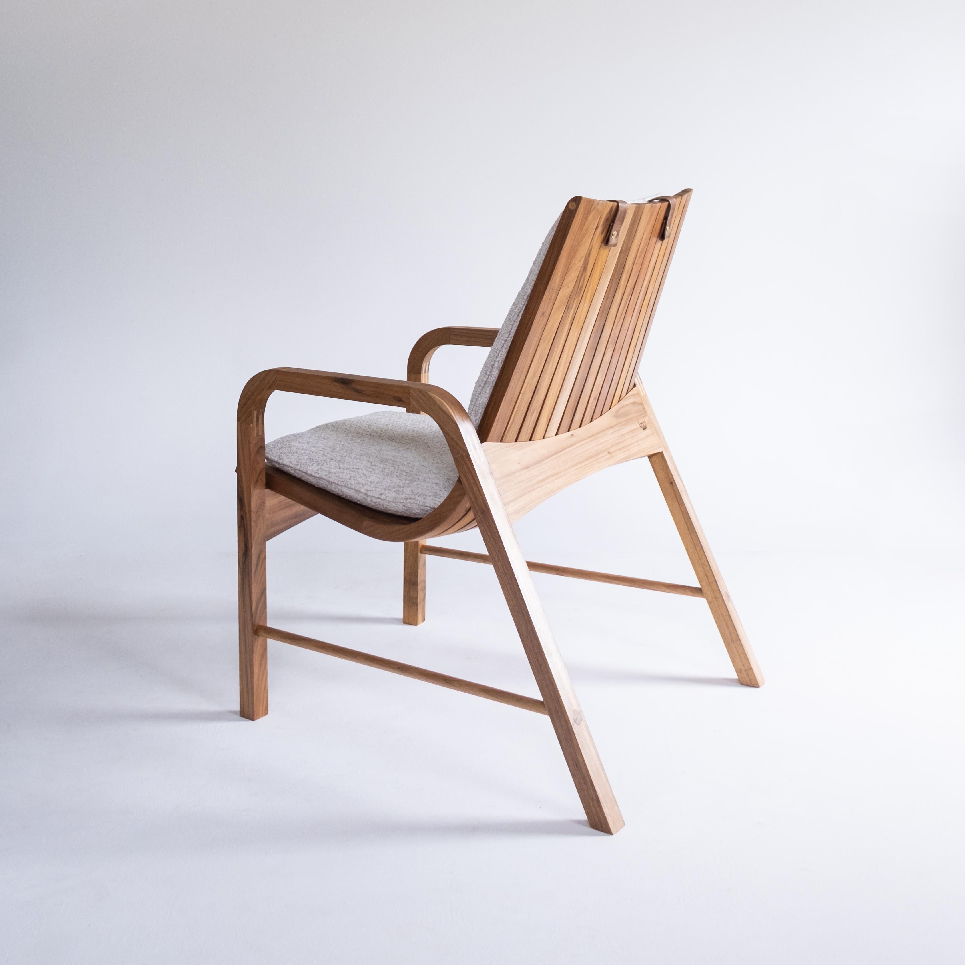 Poltrona contemporanea in legno 'Caverna' dello Studio brasiliano Knót Artesanal In condizioni Nuovo in vendita a Paraty, Rio de Janeiro