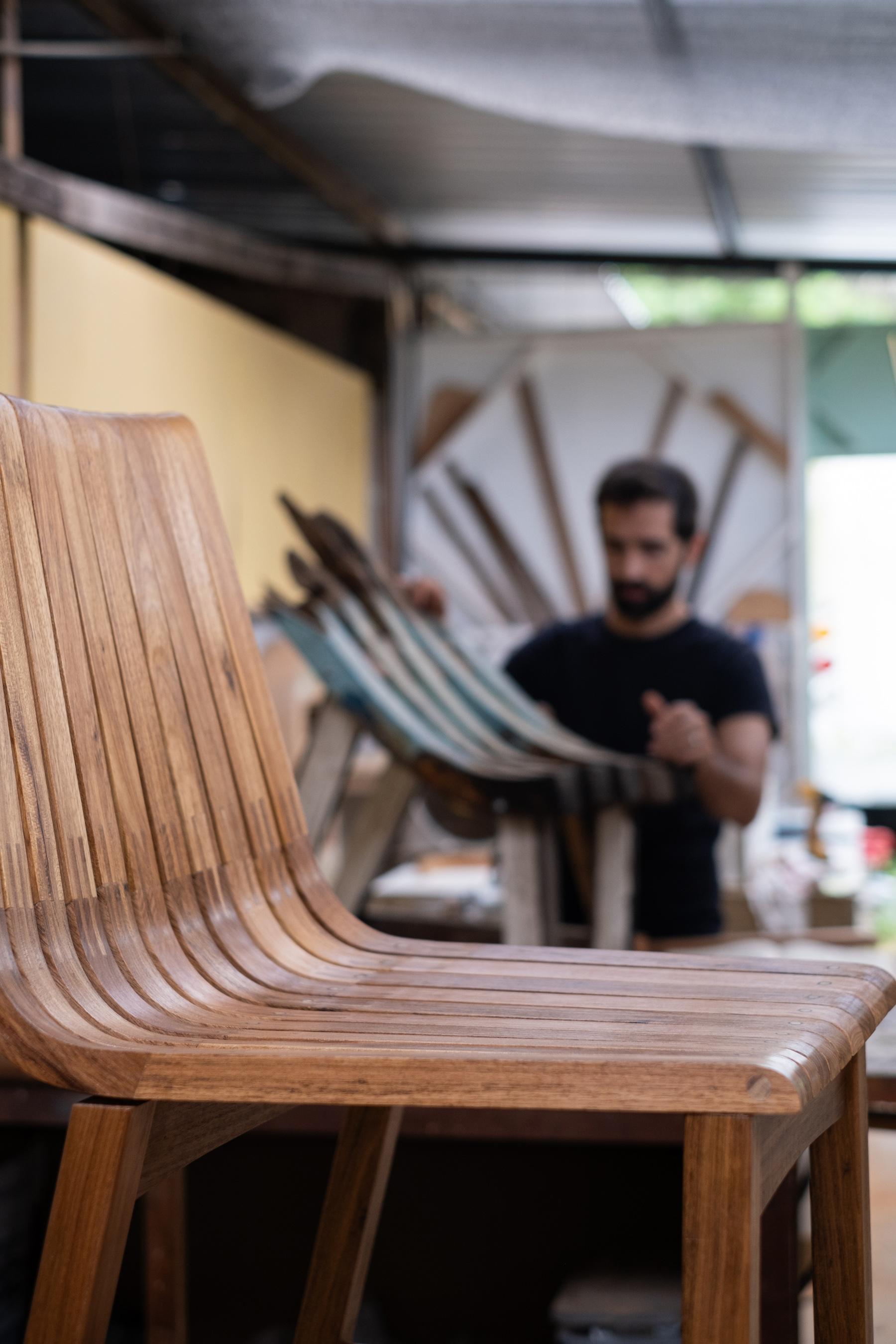 'Caverna' contemporary wooden dining chair by Brazilian Studio Knót Artesanal For Sale 12