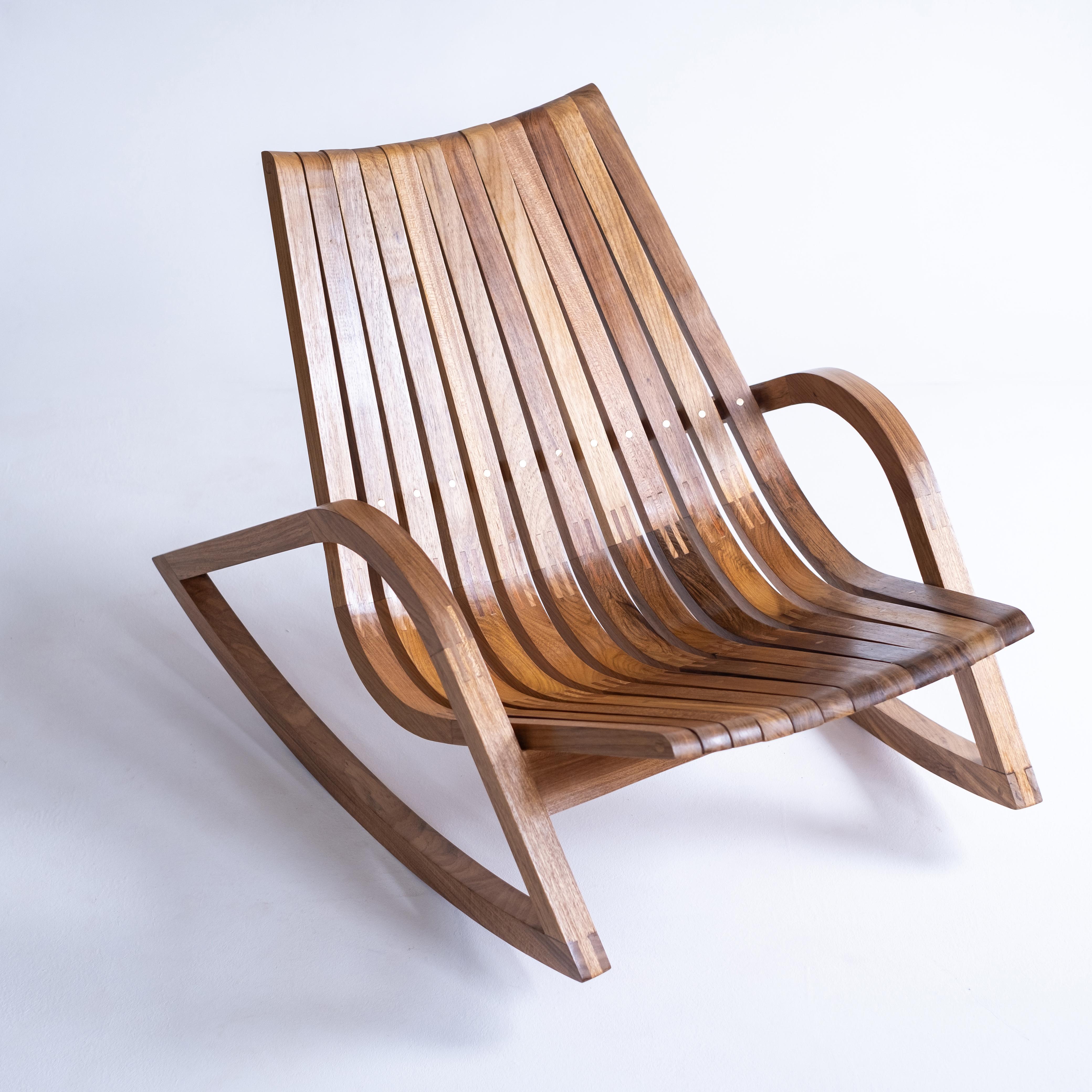 'Caverna' contemporary wooden rocking chair by Brazilian Studio Knót Artesanal For Sale 6
