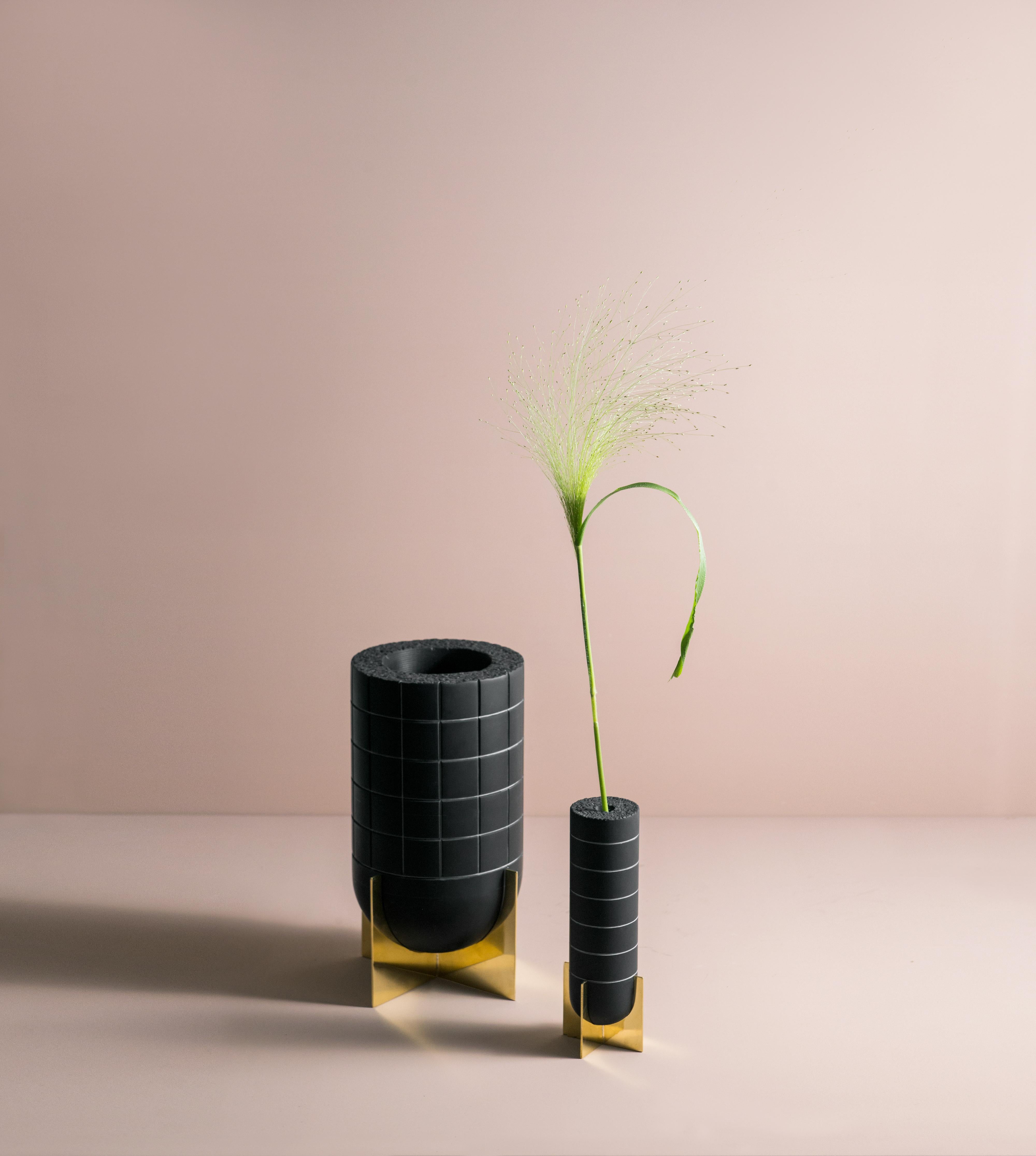 Cavi vases collection is the result of research conducted on the processign techniques
of Lavagna stone where raw elements and precious details celebrate a locally sourced material by creating objects which juxtapose balancing and contrasting