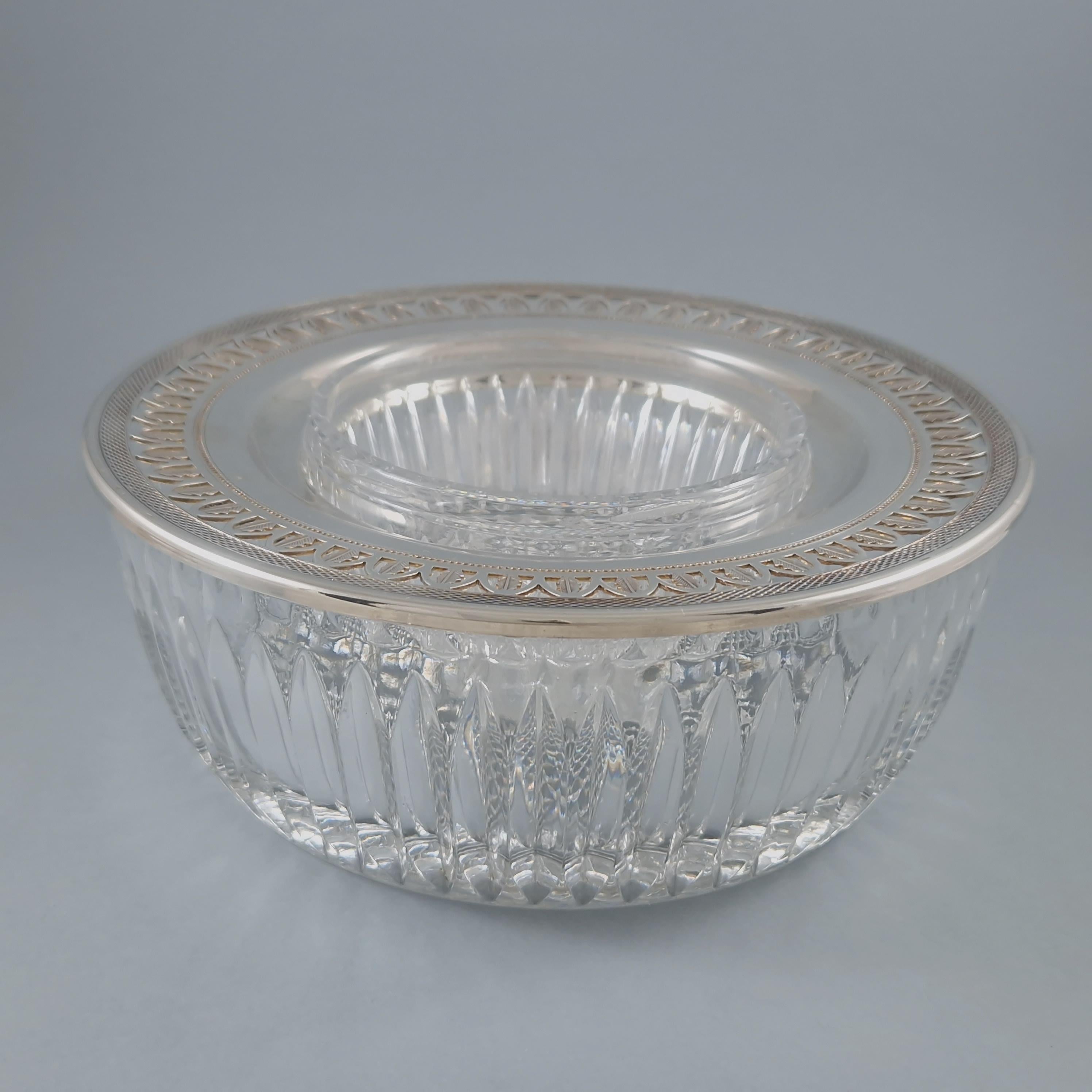 Caviar bowl in crystal and silver plate 

Height: 7.8 cm 
Diameter: 20.8 cm.