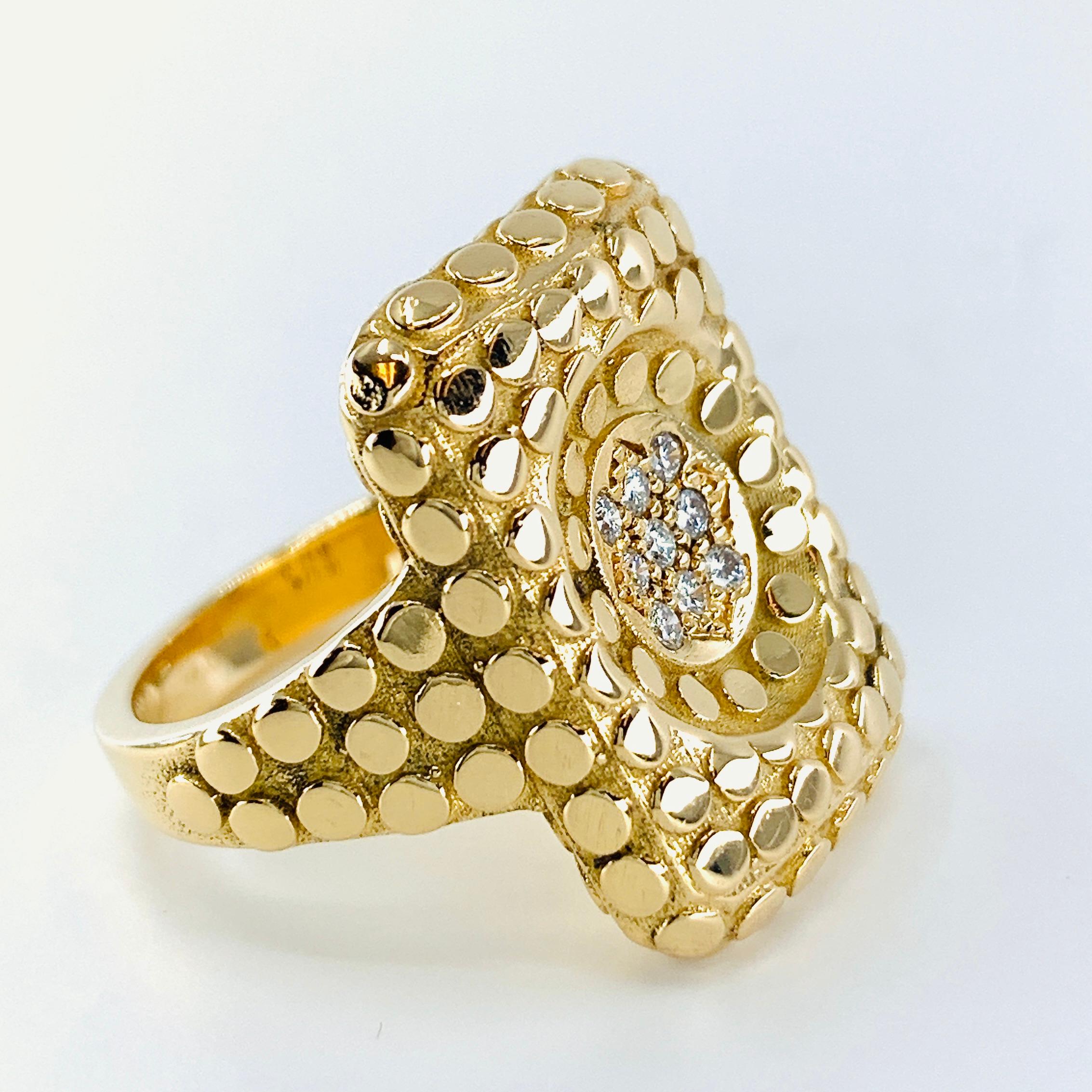 Bague de table «aviar Crater » en or jaune 18 carats avec diamants en vente 1