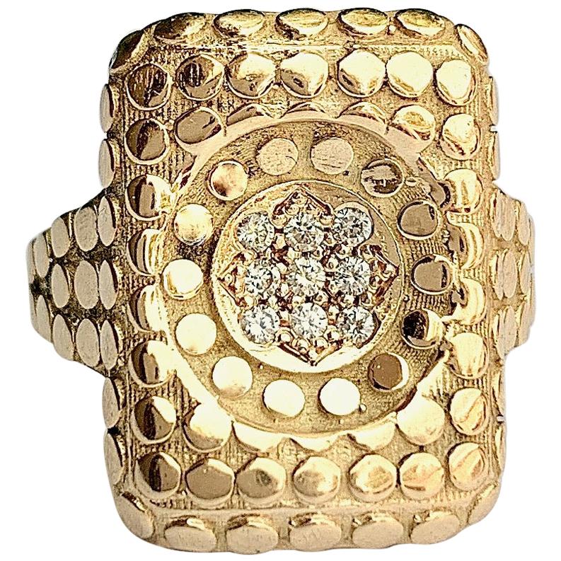 Bague de table «aviar Crater » en or jaune 18 carats avec diamants en vente
