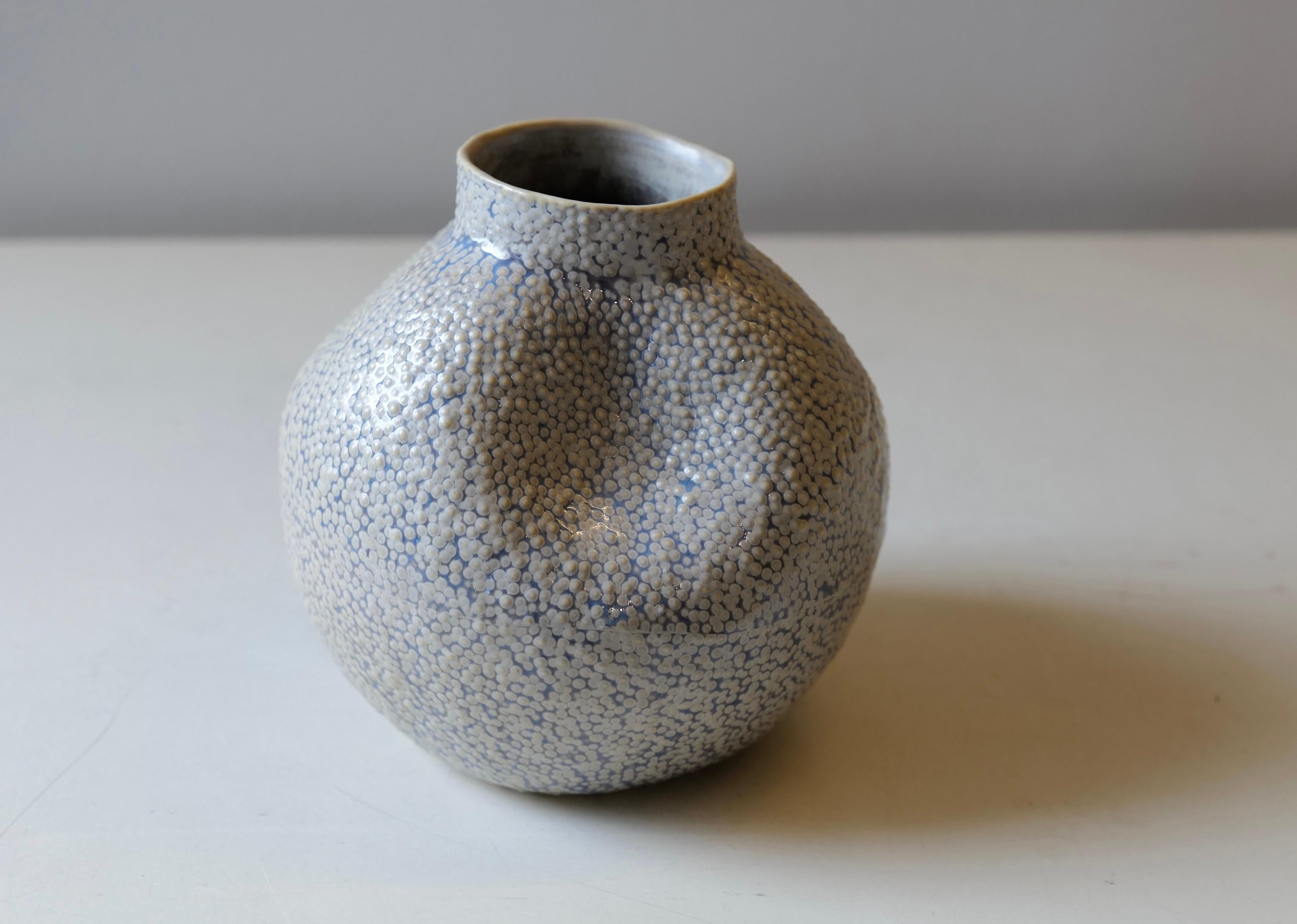 Vaso medio in porcellana Caviar In condizioni Nuovo in vendita a New York City, NY