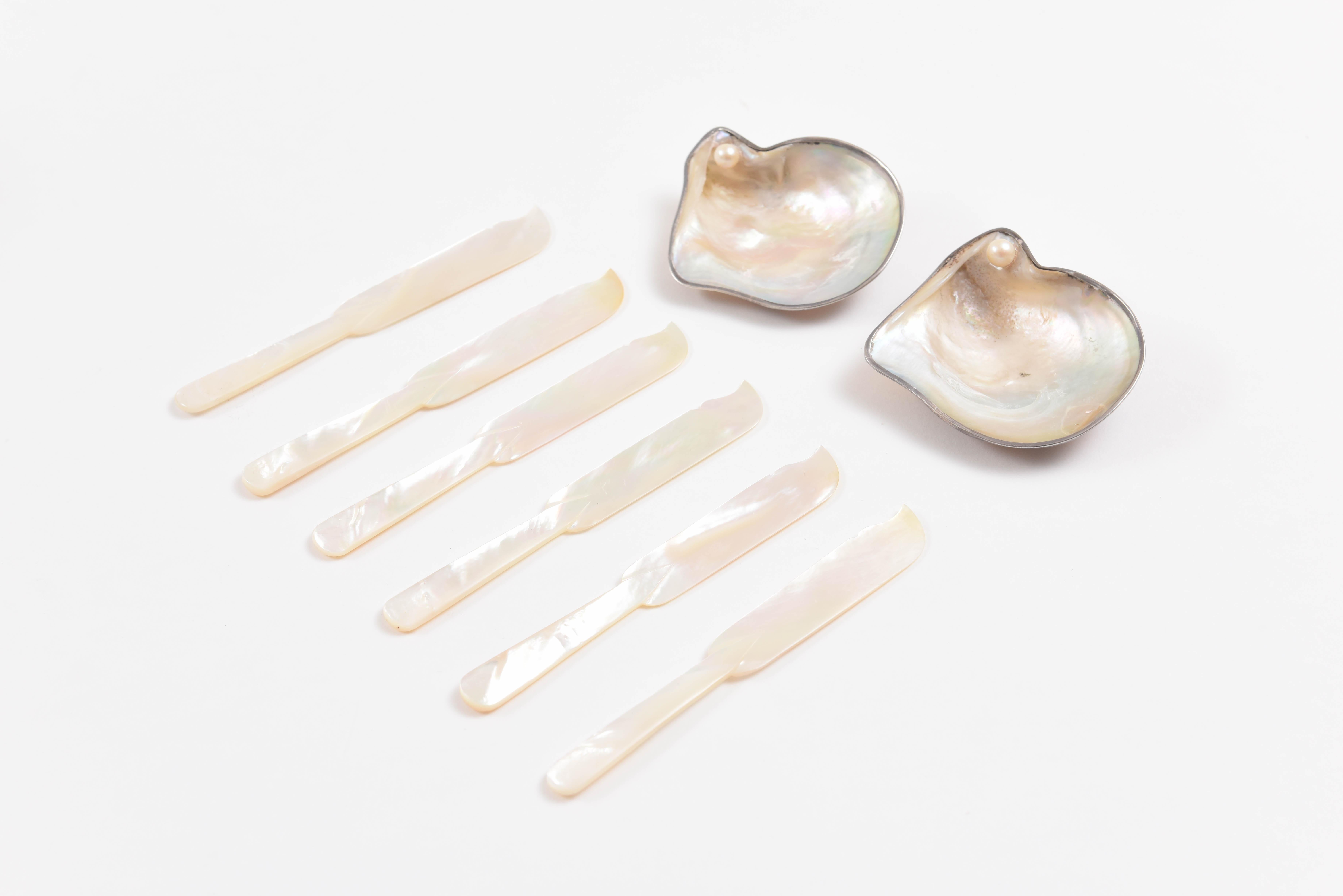 Early 20th Century Caviar Set, Mother-of-Pearl with Six Spreaders & Two Shells Trimmed in Sterling
