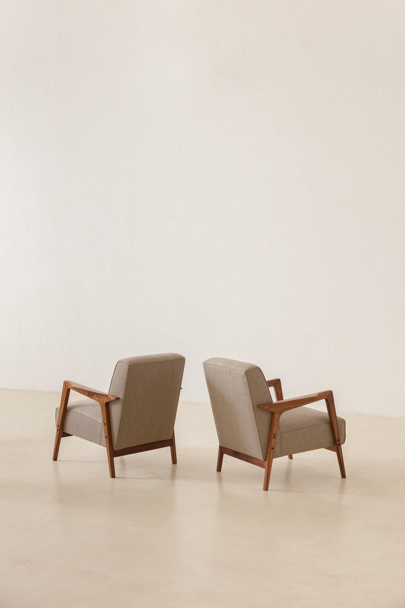 Pair of Armchairs from Hotel Nacional in Brasilia, c. 1960, Midcentury Brazilian In Good Condition For Sale In New York, NY