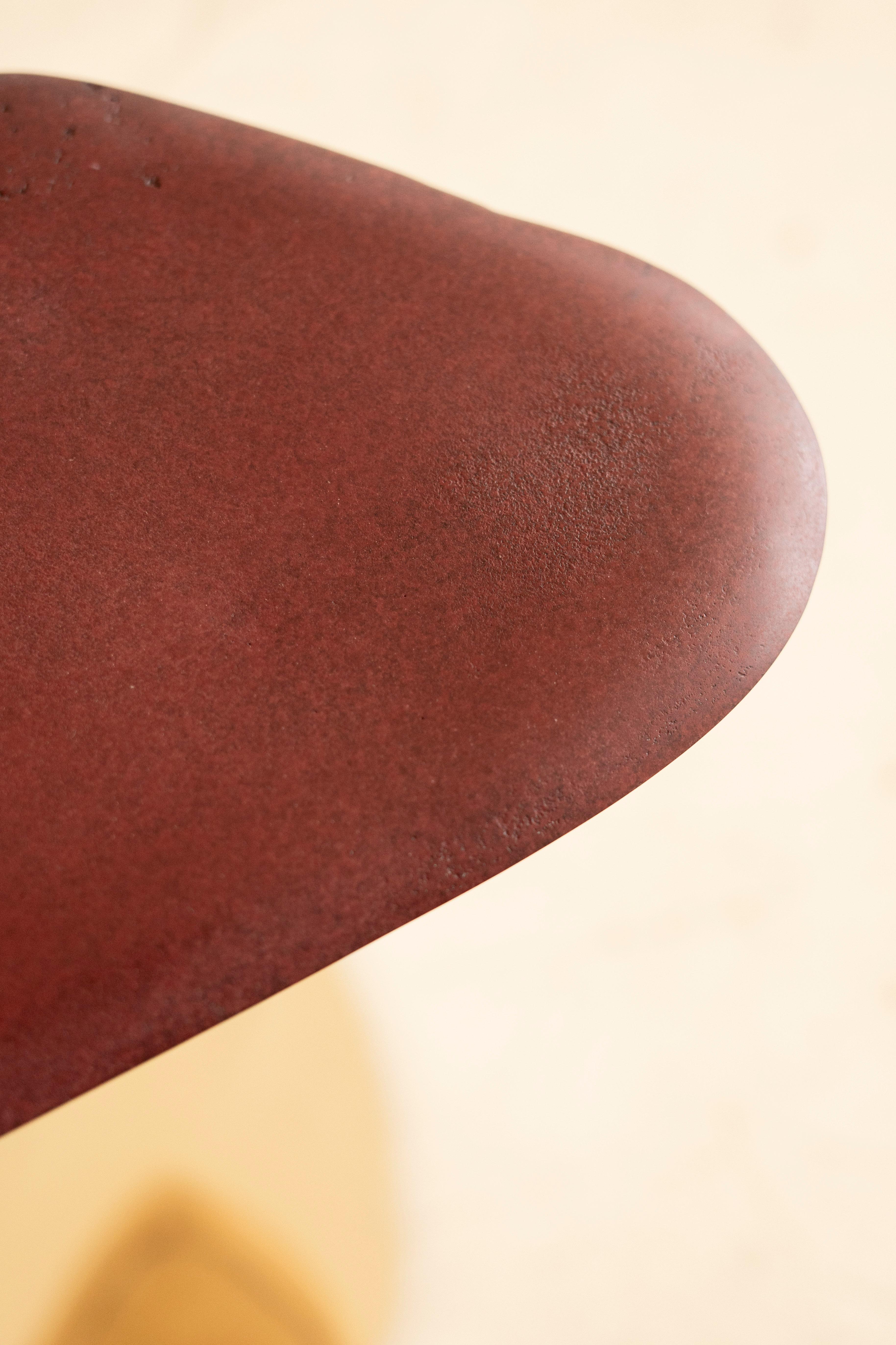 Mesa auxiliar Cavo con pátina roja de Lucas Recchia, 2025 en venta 3