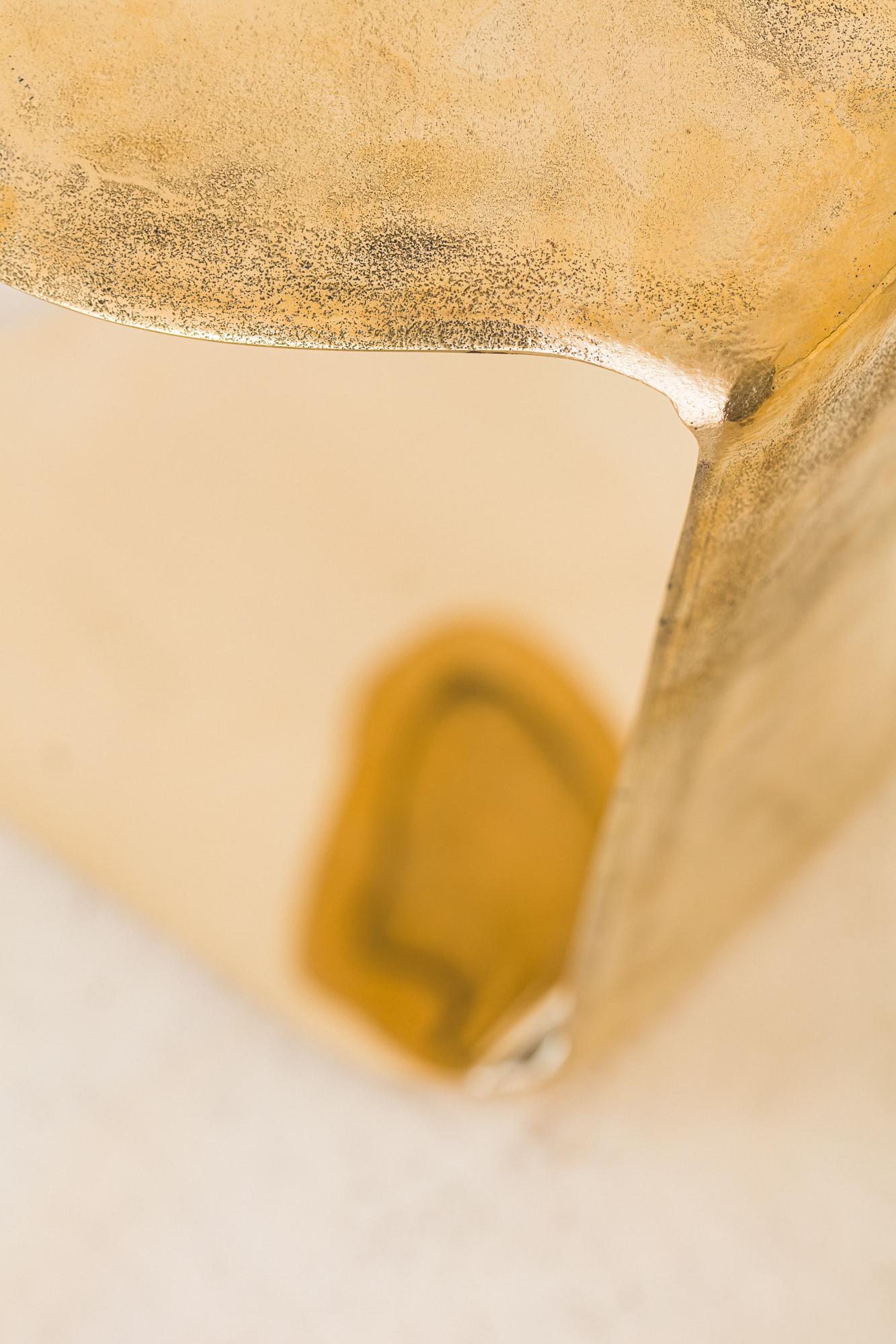 Mesa auxiliar Cavo de Lucas Recchia, 2025 Bronce en venta