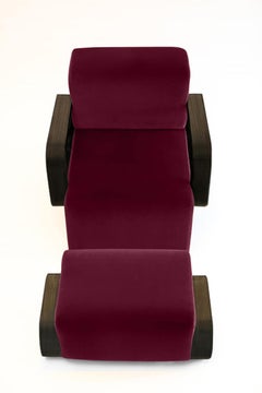 Sedia lounge Cayenne, velluto mirtillo rosso/noce verniciato lucido