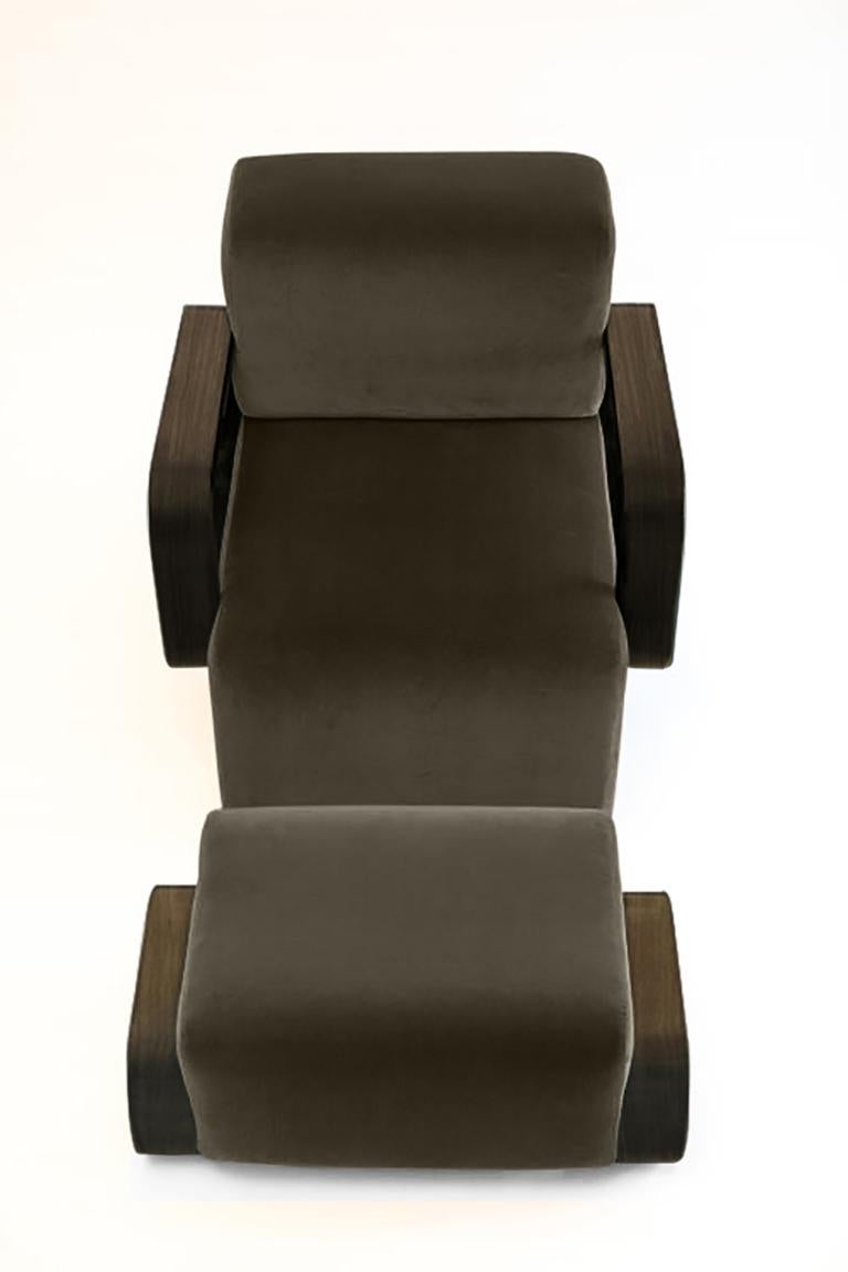 Der Loungesessel Cayenne ist eine gekonnte Hommage an das Midcentury-Design. Die Designerin Marie Burgos hat die klaren Linien, die die Sitzmöbel jener Zeit prägten, aufgegriffen und ihnen eine neue, luxuriöse Schlichtheit verliehen. Die