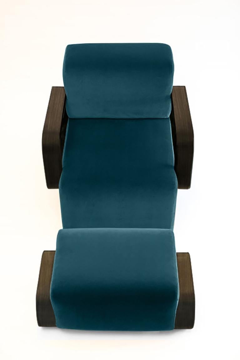 Der Loungesessel Cayenne ist eine gekonnte Hommage an das Midcentury-Design. Die Designerin Marie Burgos hat die klaren Linien, die die Sitzmöbel jener Zeit prägten, aufgegriffen und ihnen eine neue, luxuriöse Schlichtheit verliehen. Die