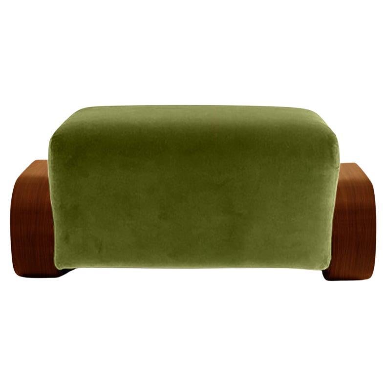 Pouf Cayenne en chêne massif marron vernissé à haute brillance, velours avocat