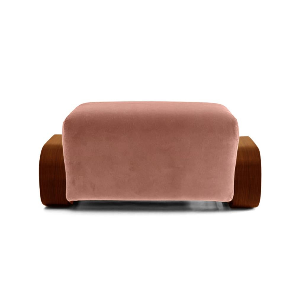 Pouf Cayenne, velours camée/vernis brillant marron massif en chêne massif