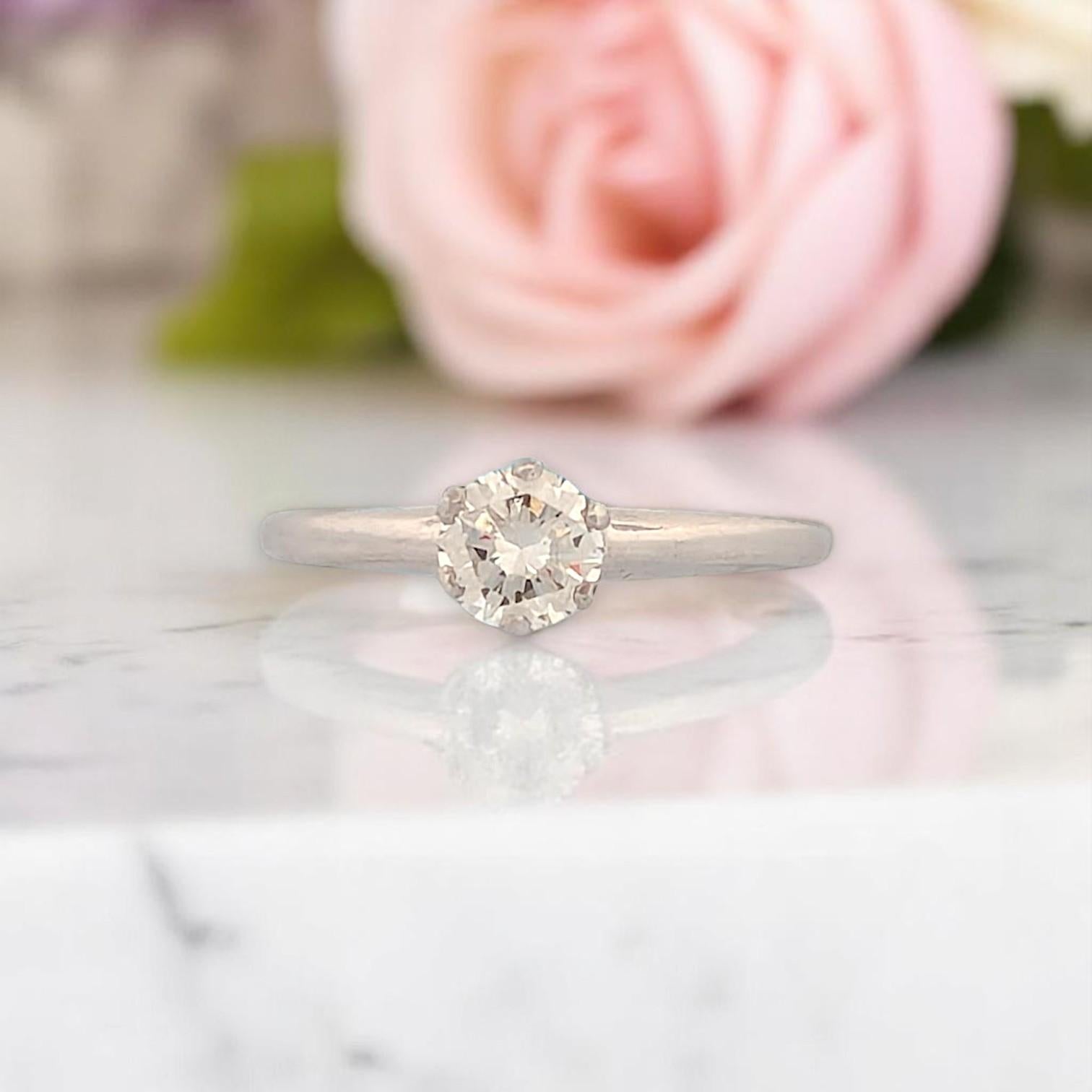 ✨ Sofisticatezza audace con un tocco di scintillio ✨
L'anello Cayenne, realizzato in radioso oro bianco 14 carati, presenta un diamante abbagliante da 0,46 carati per un design che unisce un'eleganza audace a una bellezza senza tempo. Perfetto per