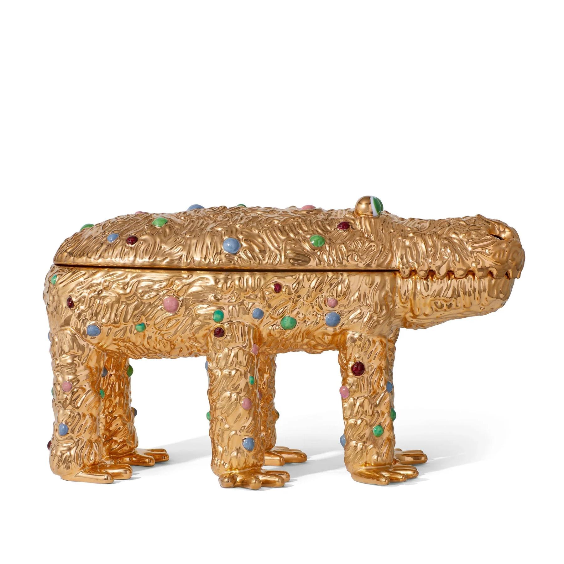 Box Cayman Gold 6 Feet all in porcelain in 
gold finish with gold-plated (24K) details.