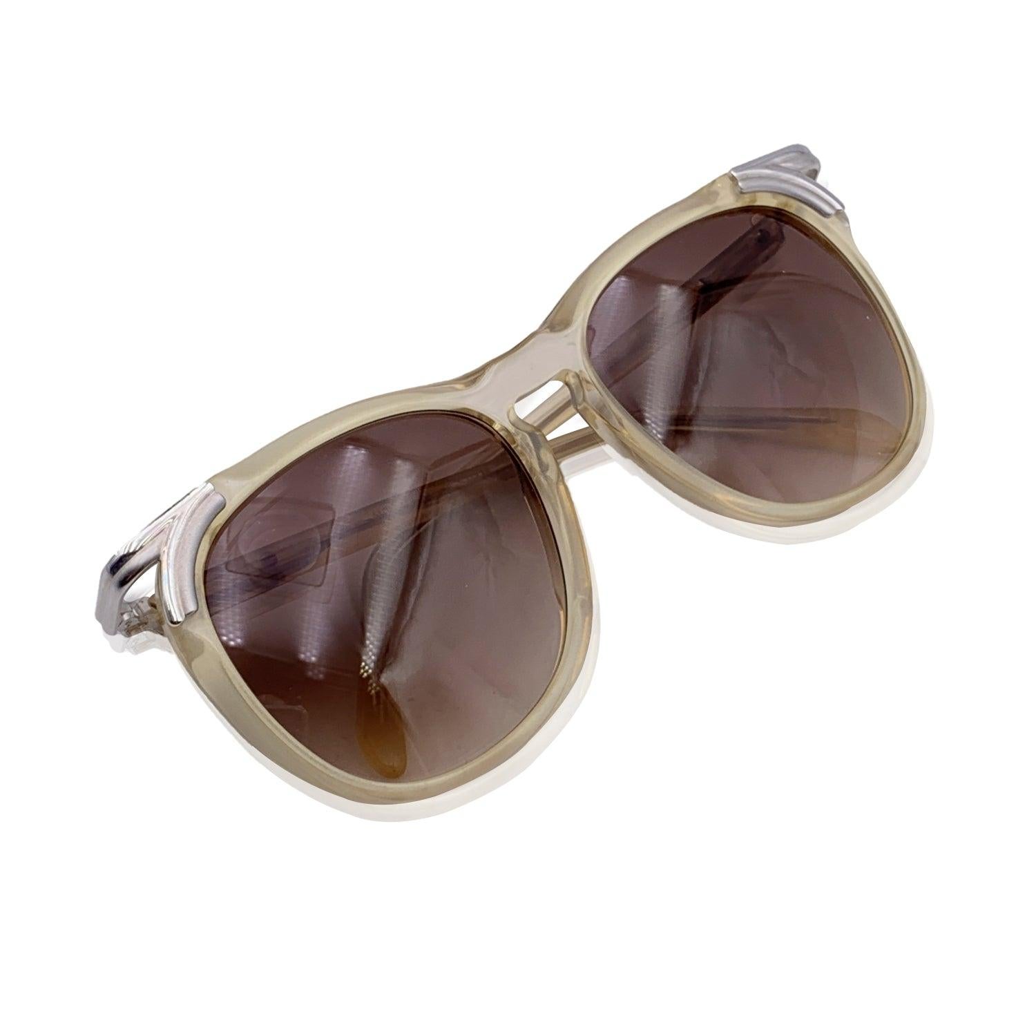 Beige Vintage-Sonnenbrille Mod. 113 Col. 82 52/16 130 mm im Angebot 2