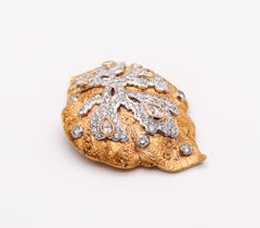 Abstrakte Blattbrosche von Cazzaniga Roma aus 18 Karat Gold mit 6,25 Karat Diamanten, 1970