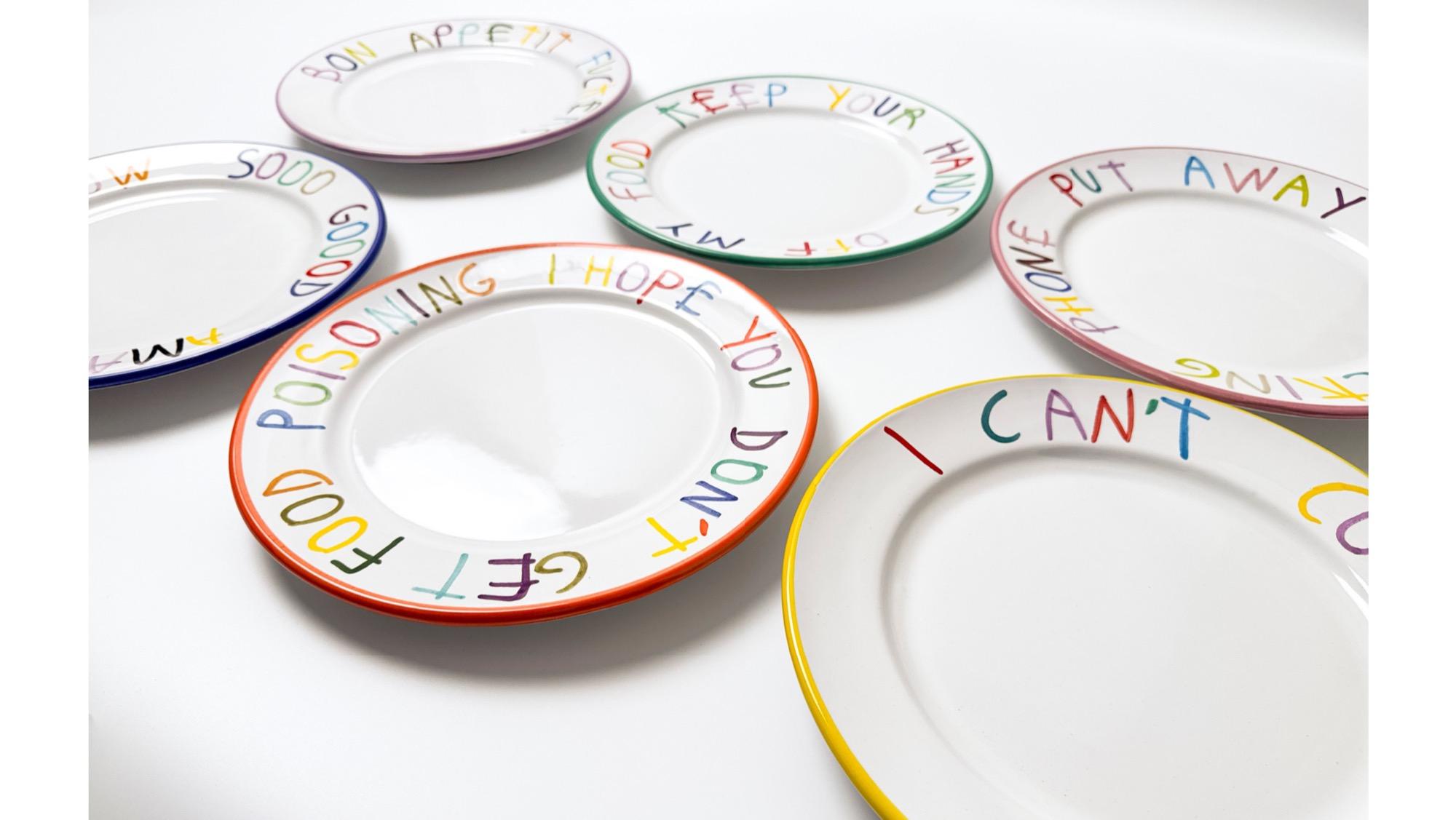 CB Hoyo, Set of 6 Hand painted ceramis plates
 
Complete set of six 10