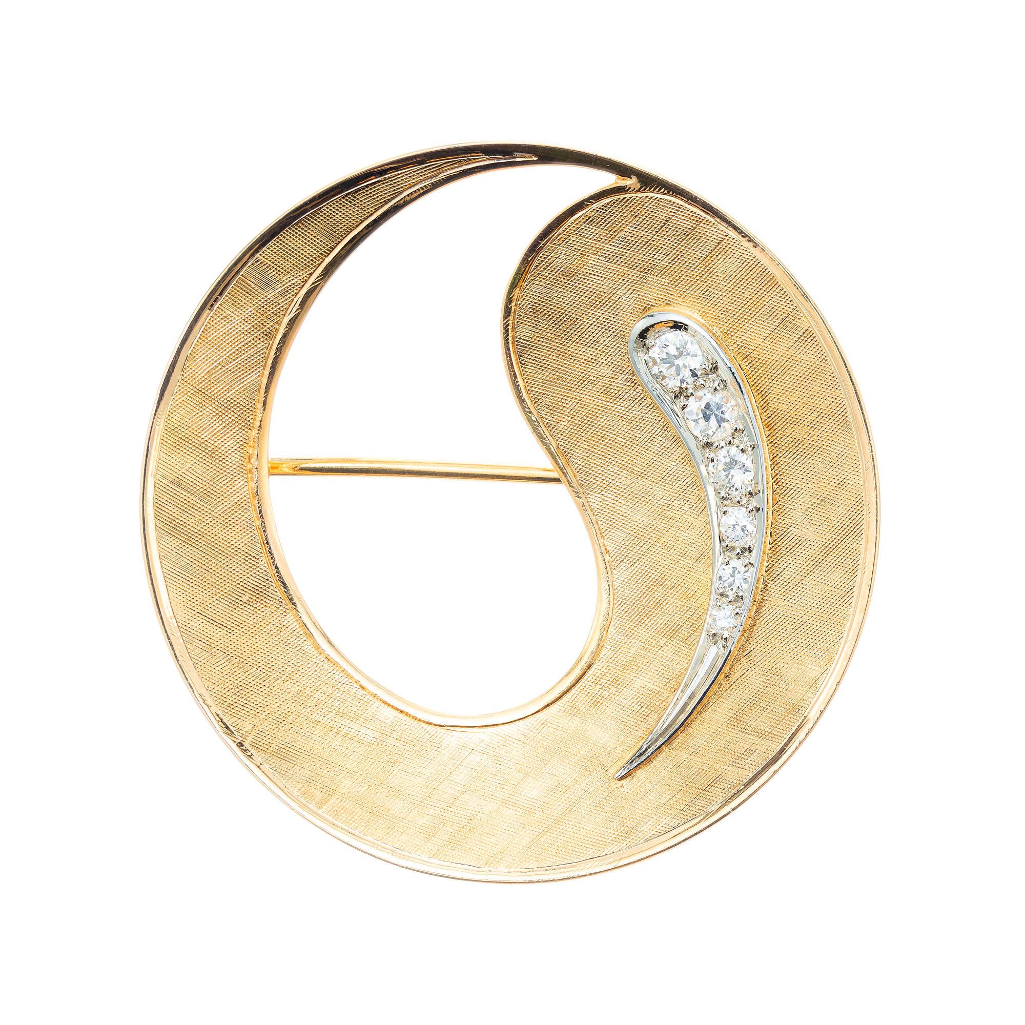 CB Ying Yang .30 Carat Diamond Yellow gold Brooch In Good Condition For Sale In Stamford, CT