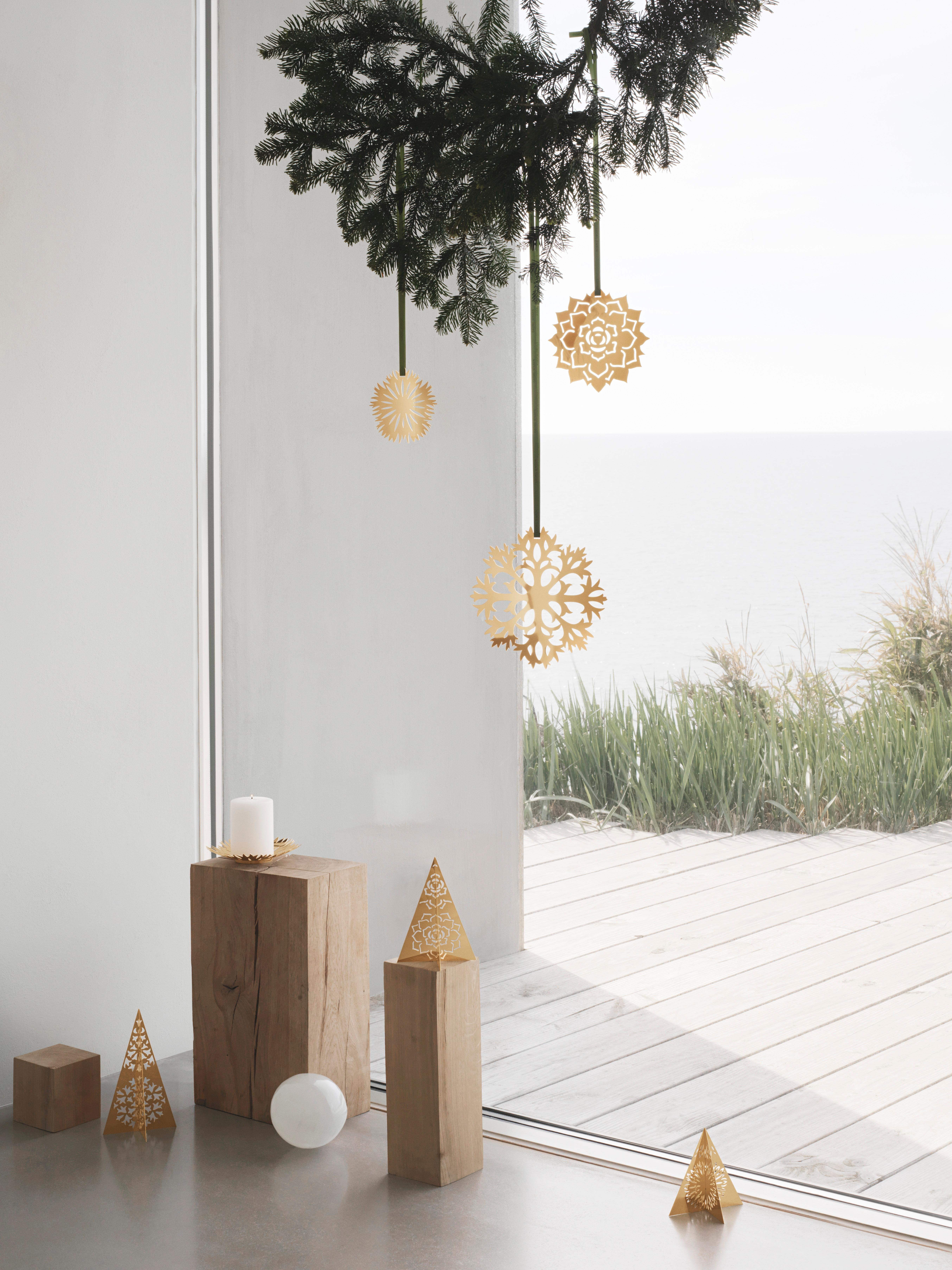 Danish CC 2020 Holiday Ornament Ice Dianthus & Rosette Palladium For Sale
