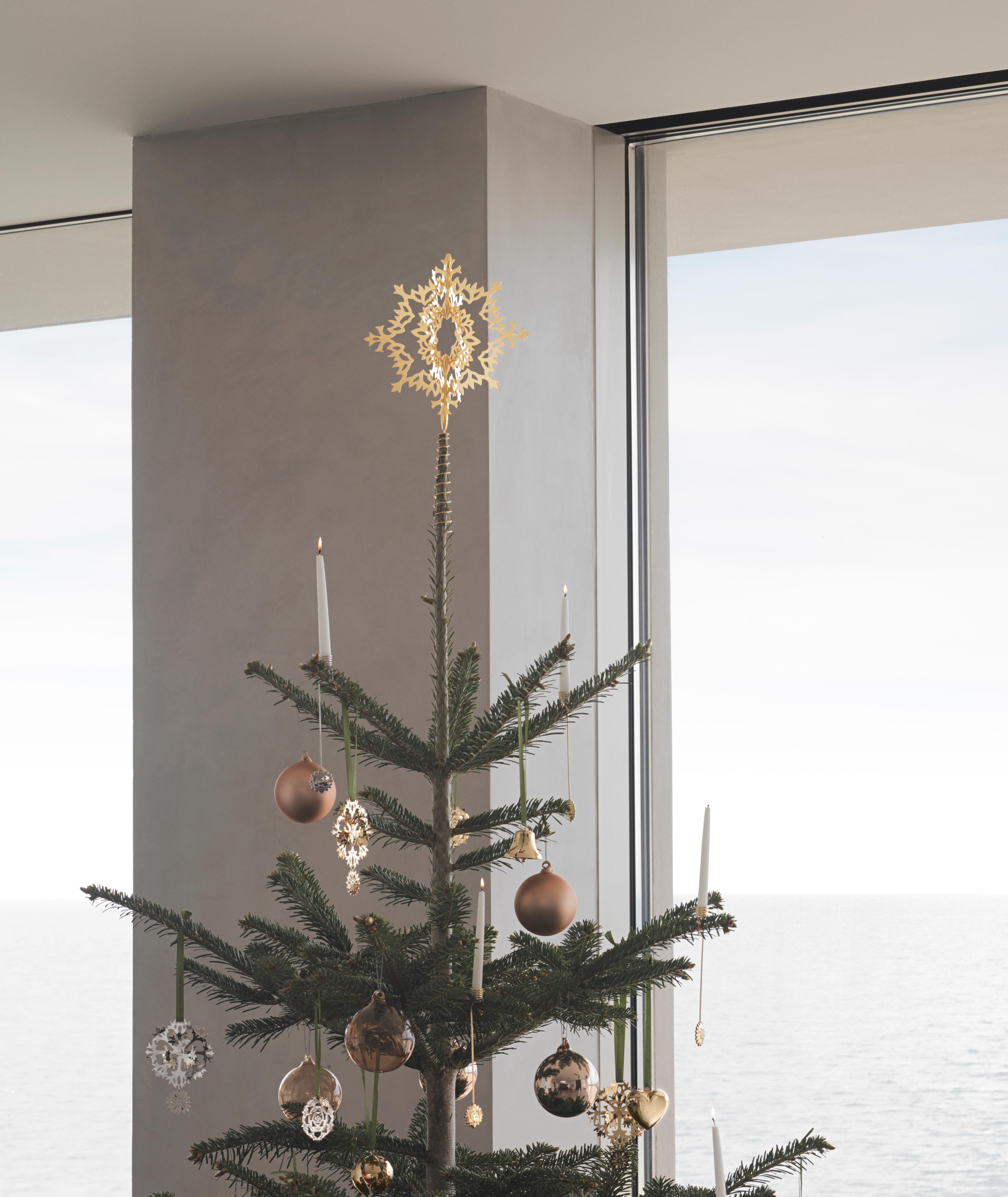 CC 2020 Holiday Ornament Ice Dianthus & Rosette Palladium For Sale 1