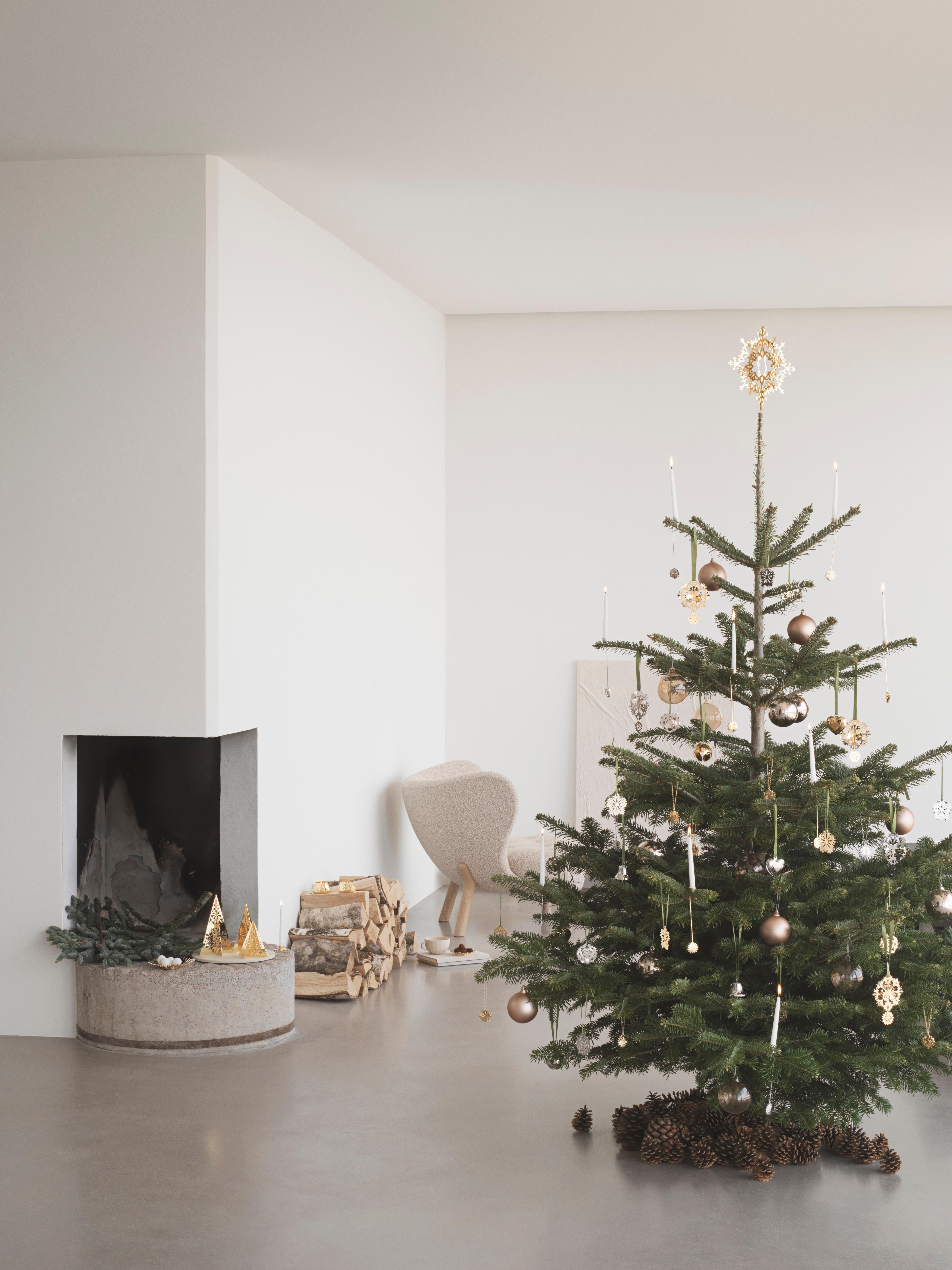 Modern CC 2020 Holiday Ornament Ice Rosette Palladium