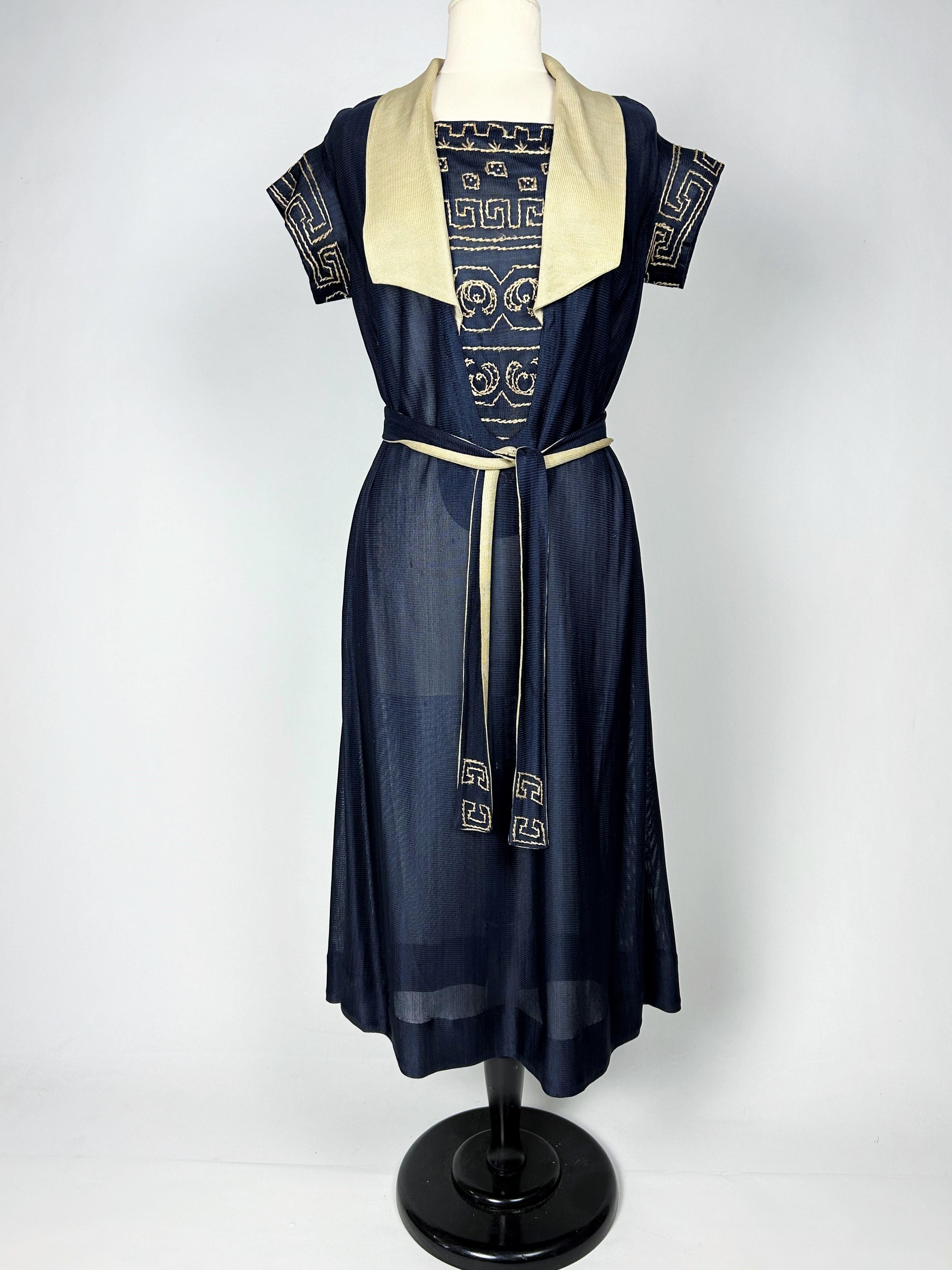 CC embroidered jersey knit silk Dress in the style of Coco Chanel France C. 1920 In Good Condition For Sale In Toulon, FR