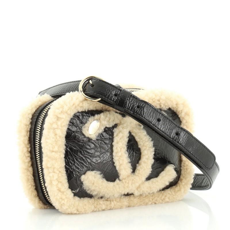 CC Mania Waist Bag Shearling and Shiny Crumpled Sheepskin Small In Good Condition In NY, NY