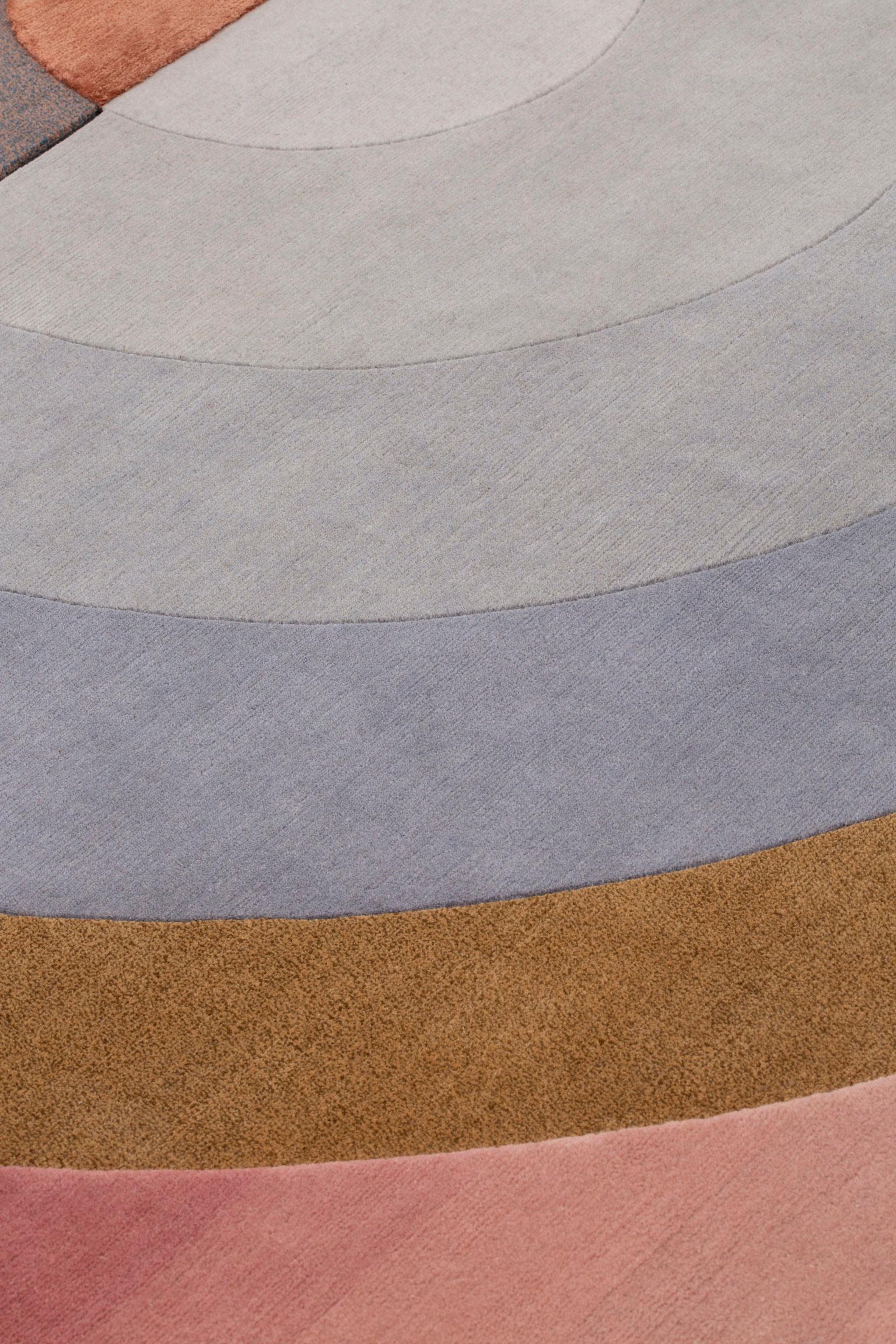 cc-tapis Bliss Runder roter Teppich von Mae Engelgeer im Zustand „Neu“ im Angebot in Brooklyn, NY