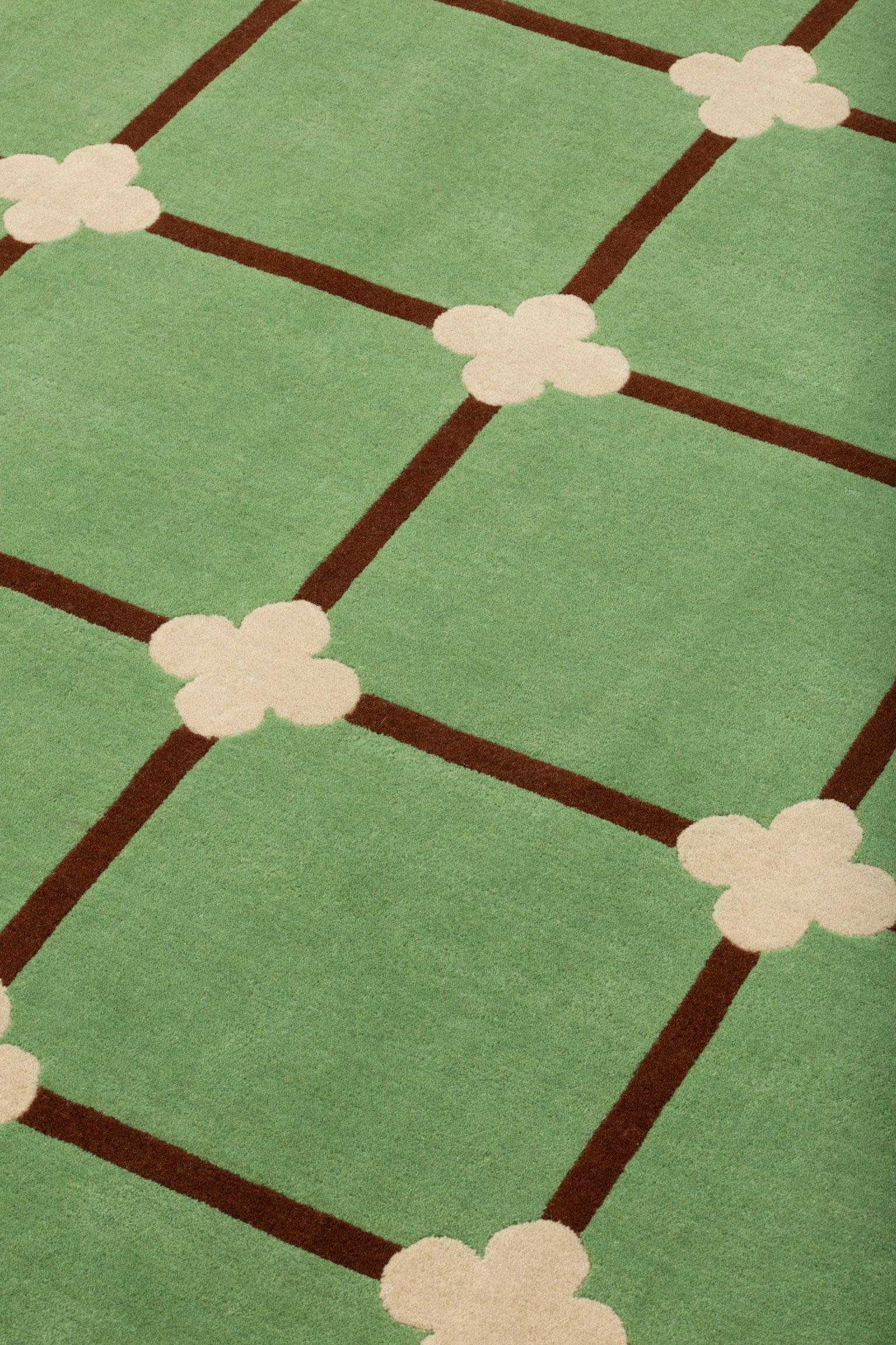 XXIe siècle et contemporain Grand tapis cc-tapis Chateau Flower Grid de Luke Edward Hall  en vente