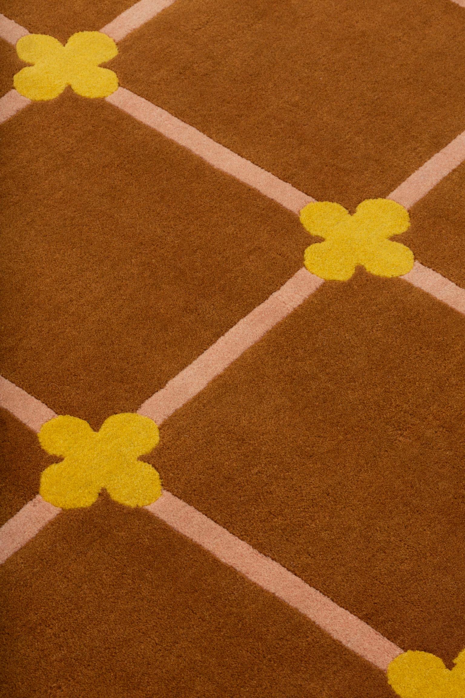 Jacquard-Teppich aus reiner Wolle mit einem Design, das von Abbildungen von Schmuckstücken aus den 1920er Jahren inspiriert ist, die Luke in einer Museumssammlung entdeckt hat. 